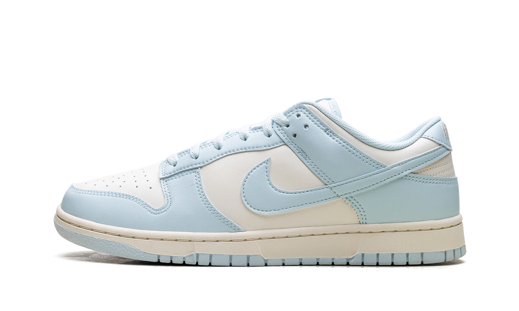 Sneaker Nike Dunk Low Glacier Blue Pale Ivory (HF5441-103) in leather white and blue — outer profile view.