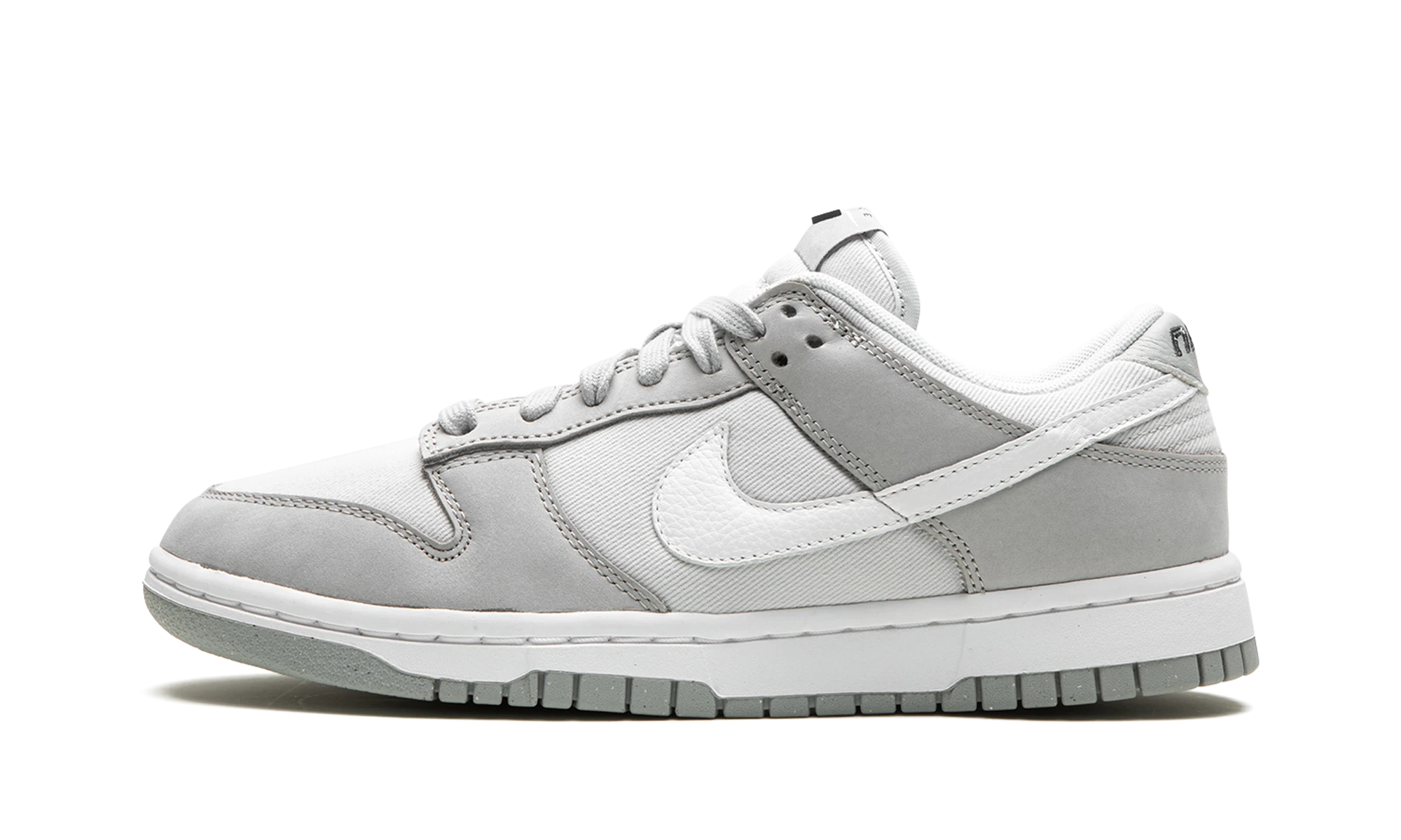 Cipő Nike Dunk Low LX Light Smoke Grey (FB7720-002) bőr szürke és fehér — külső oldalprofil.