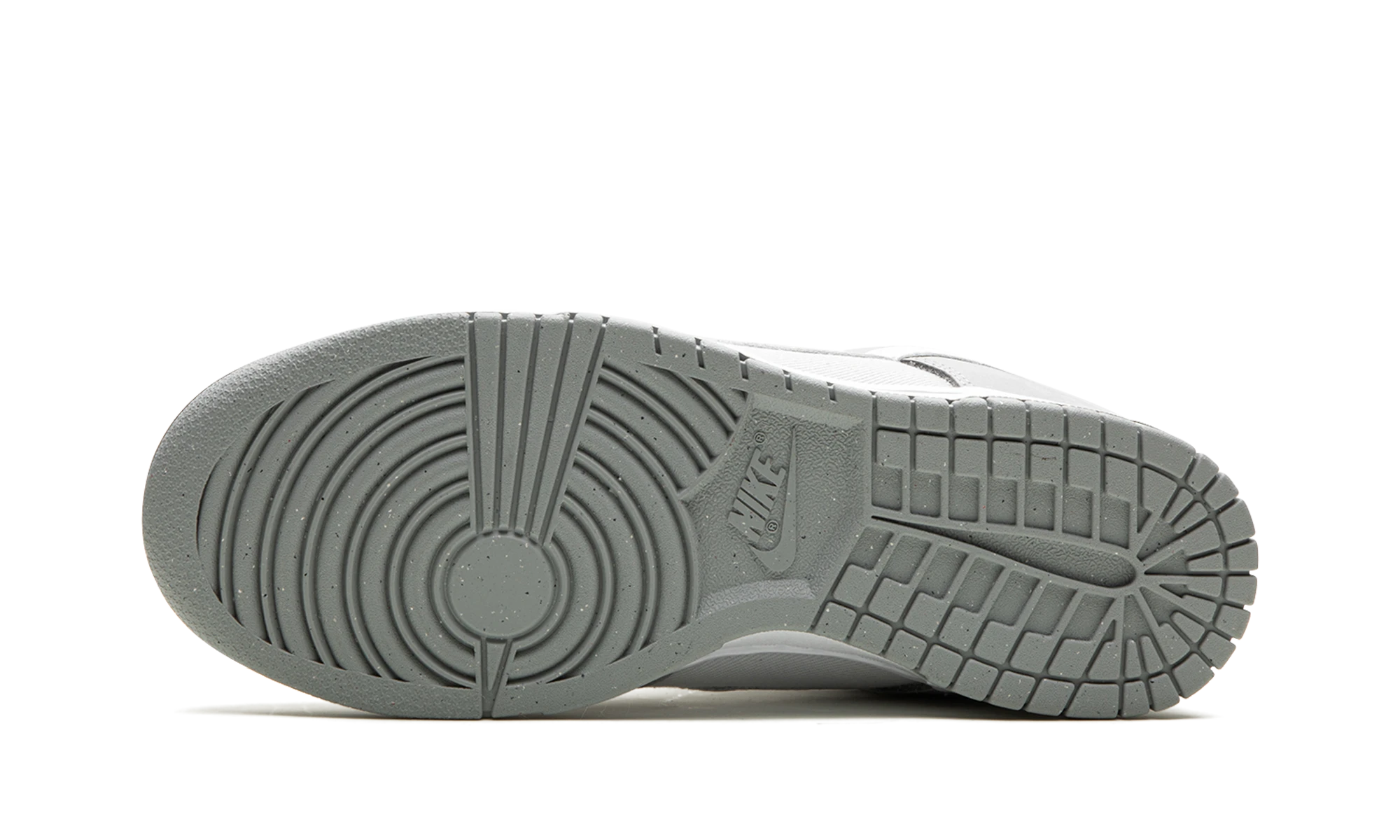 A Nike Dunk Low LX Light Smoke Grey (FB7720-002) külső gumitalpa.