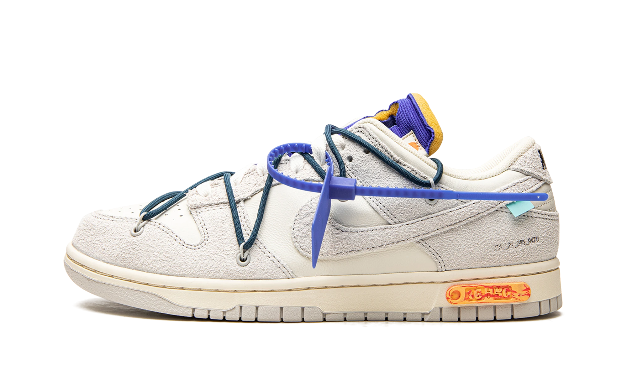 Sneaker Nike Dunk Low Off-White Lot 16 in leather beige and grey, available in Europe — outer profile view.