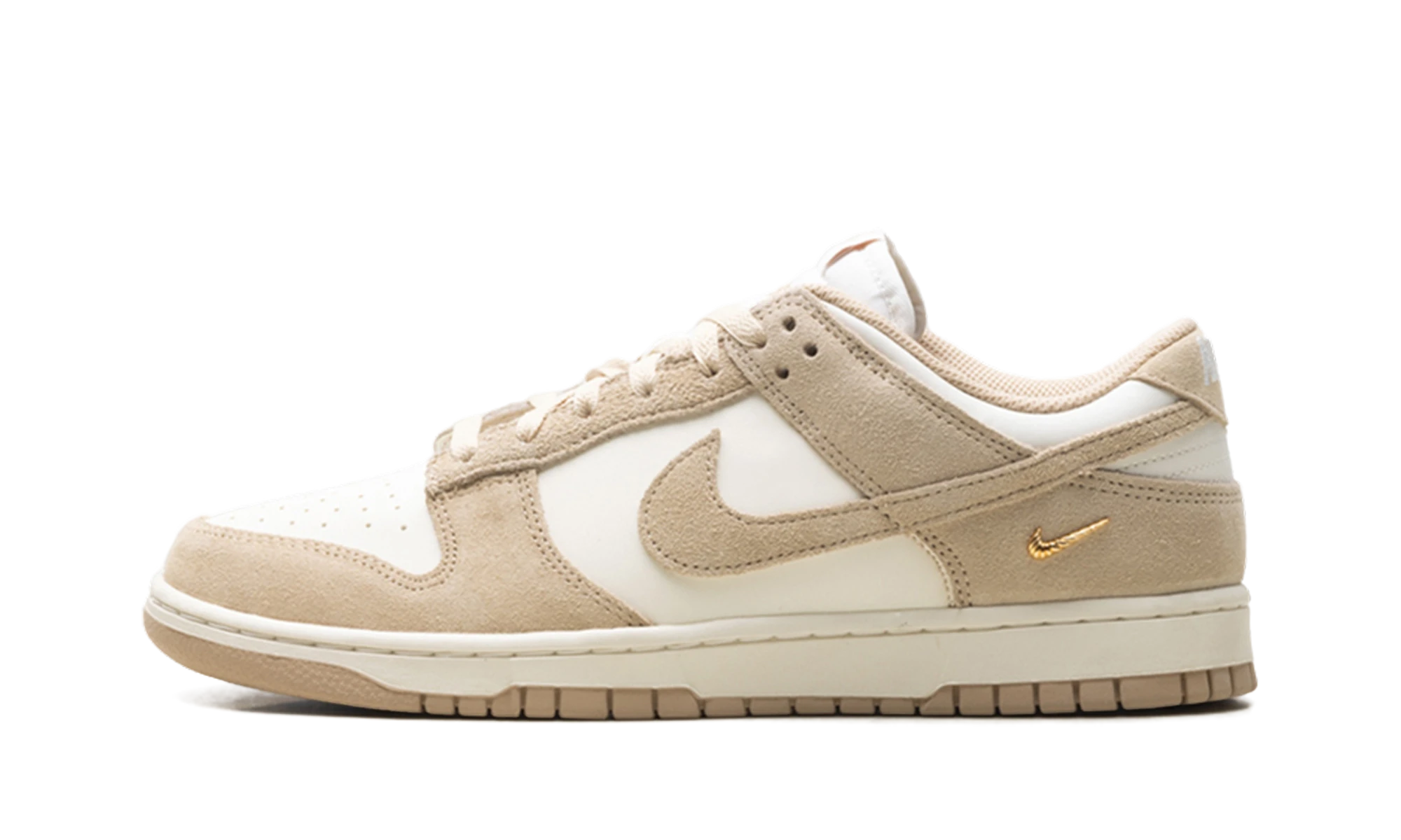 Sneaker Nike Dunk Low Sail Metallic Gold Linen (IO4244-101) in leather beige, white and gold — outer profile view.