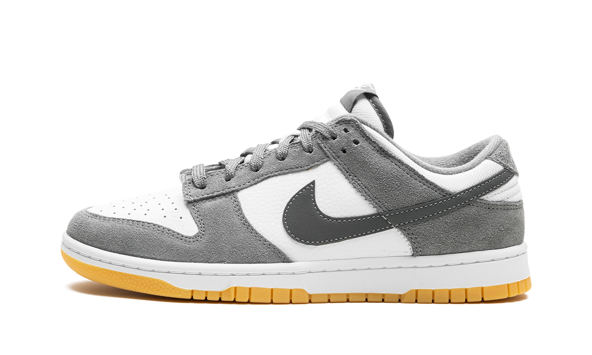 Sneaker Nike Dunk Low Smoke Grey Gum 3M Swoosh (FV0389-100) in leather white, grey and brown — outer profile view.