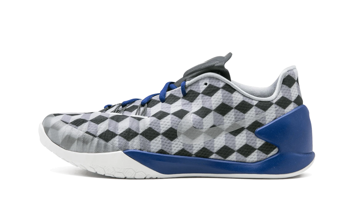Sneaker Nike Hyperchase Fragment Geometric in leather grey, blue and white, available in Europe — outer profile view.