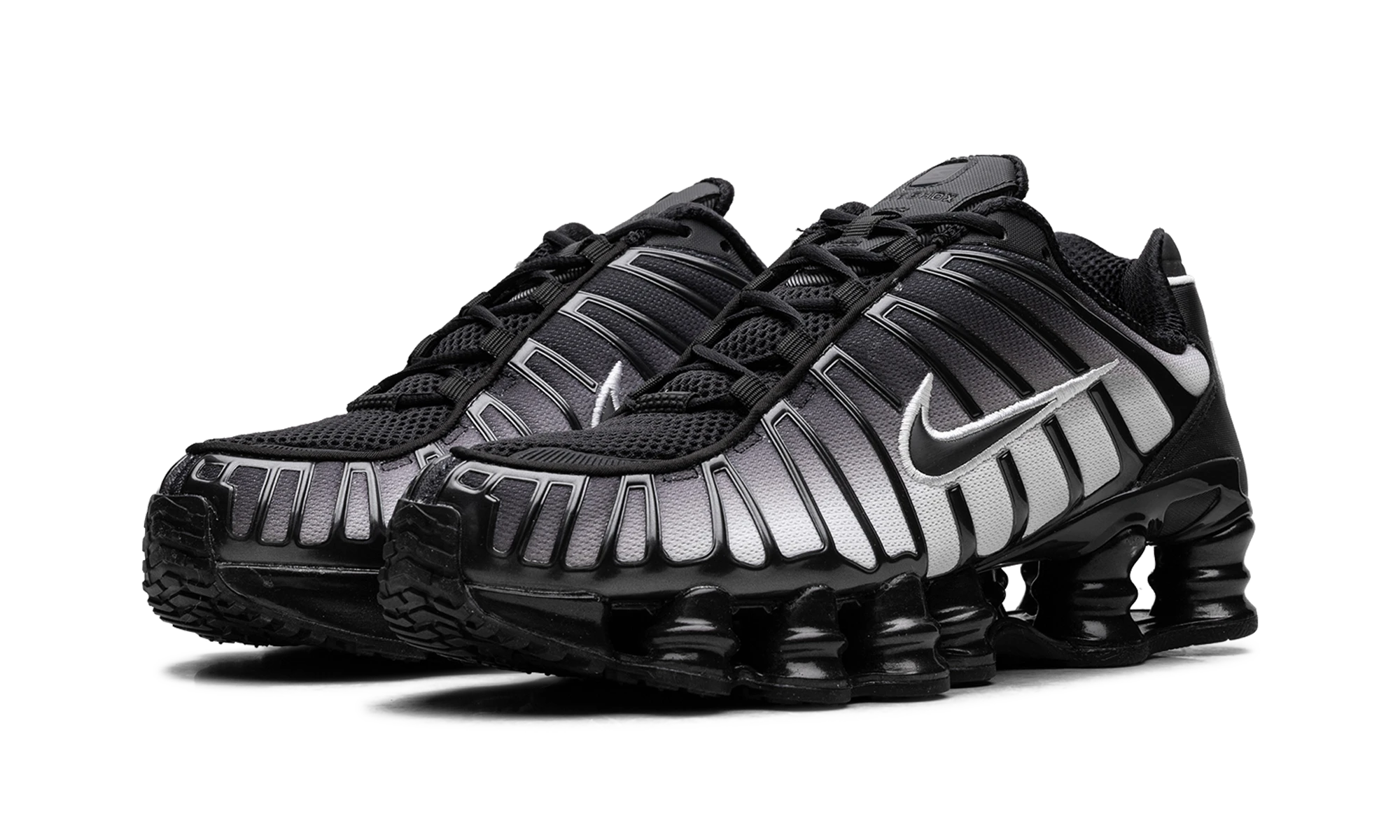 Détail du côté intérieur de la basket Nike Shox TL Fade Off Noir White (IH1336-002) noir et blanc.