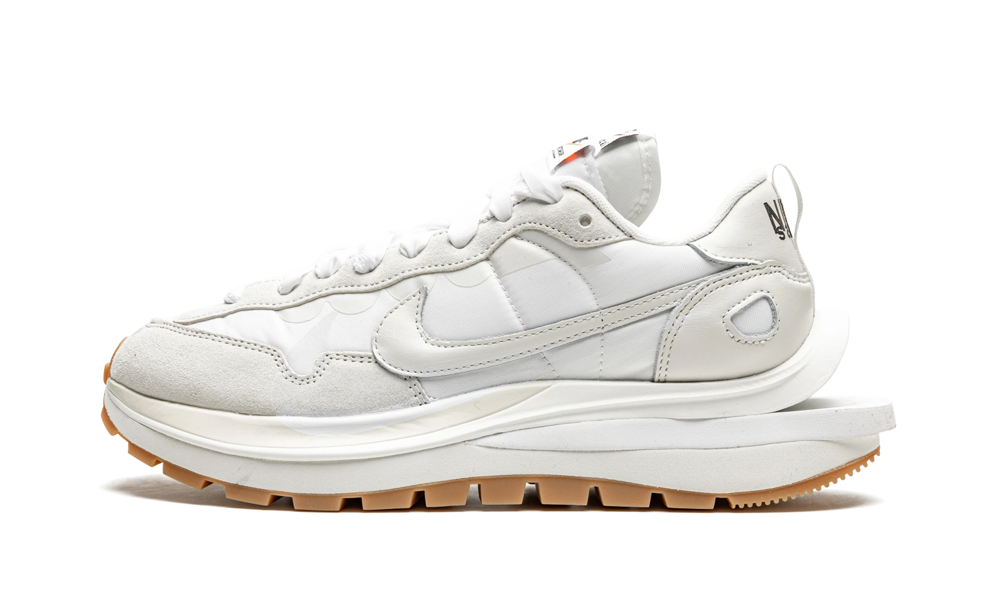 Sneaker Nike Vaporwaffle sacai Sail Gum (DD1875-100) i läder beige, vit och brun — yttre profilvy.