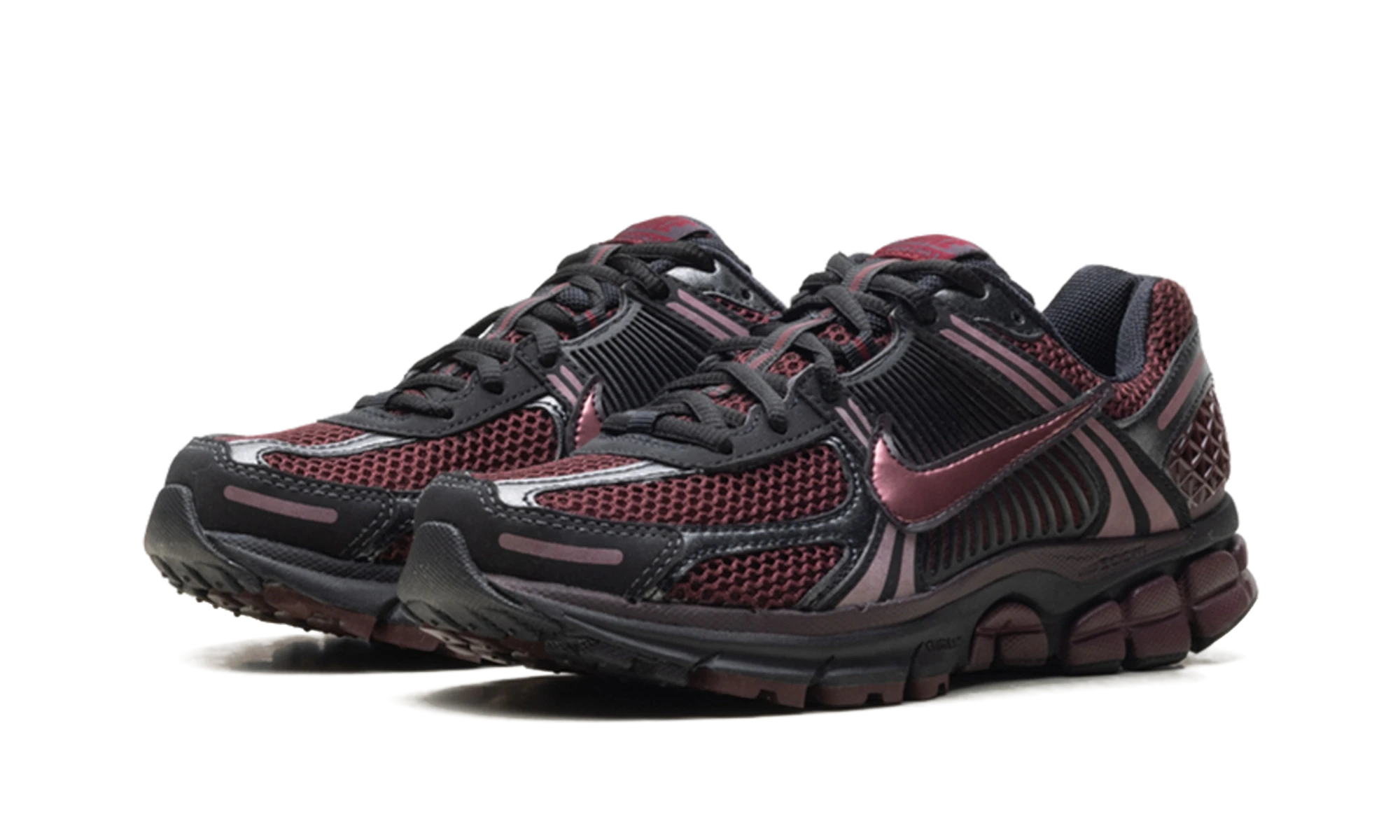 Detail of the inner side of the sneaker Nike Zoom Vomero 5 Black Burgundy Crush noir, marron et gris.