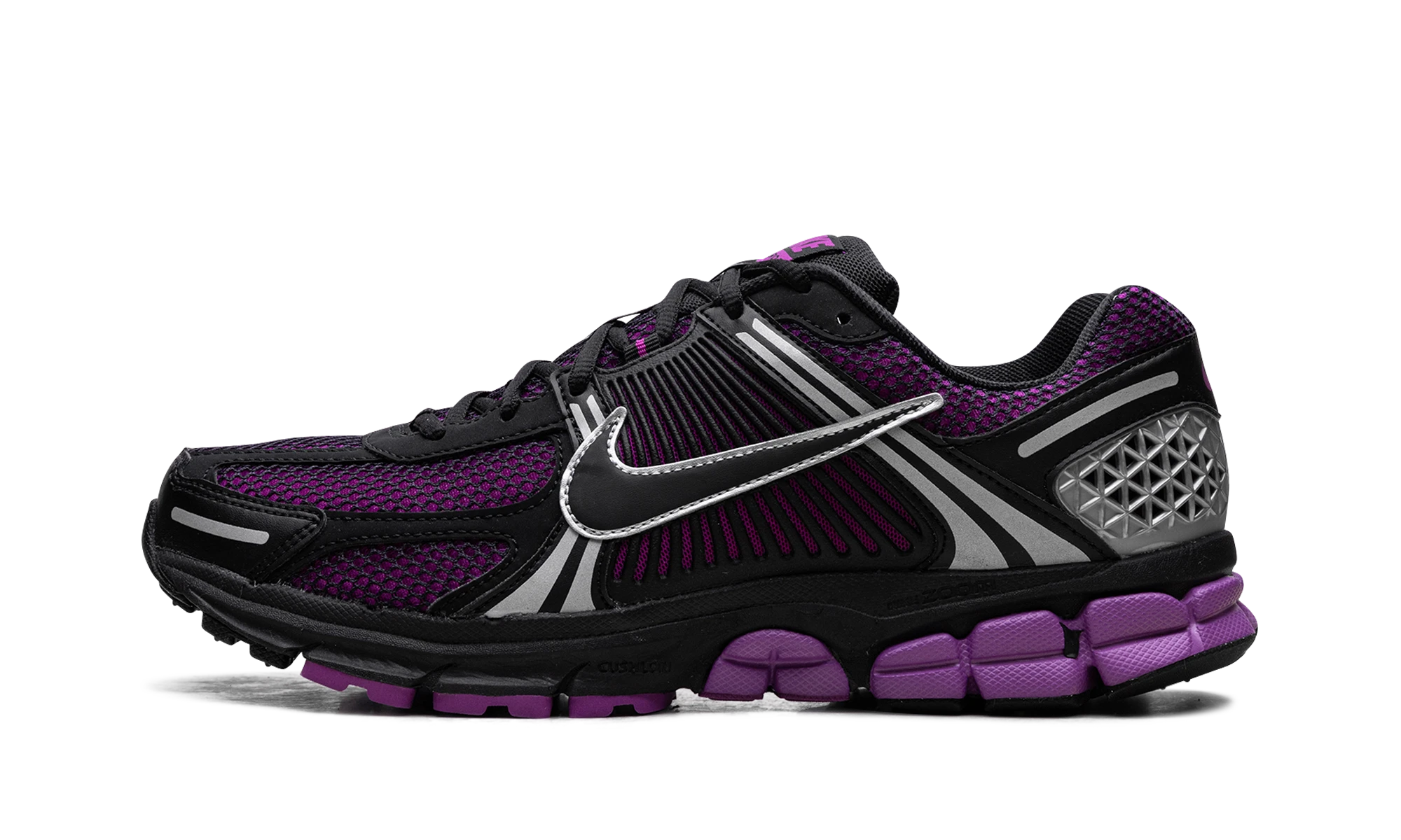 Sneaker Nike Zoom Vomero 5 Black Vivid Purple in rubber purple, silver and black, available in Europe — outer profile view.