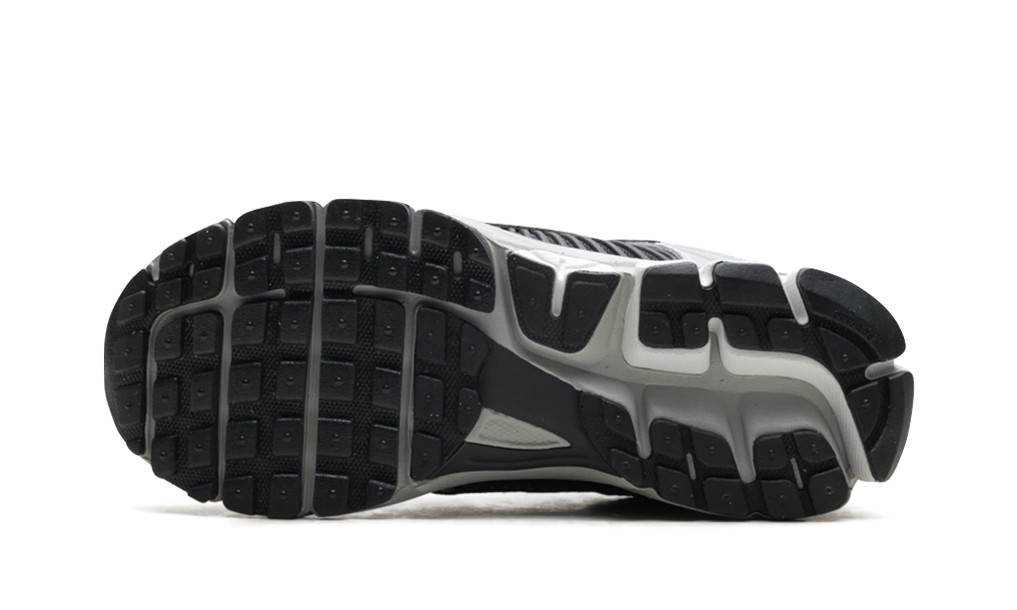 A Nike Zoom Vomero 5 Dark Smoke Grey Vachetta (HV5982-001) külső gumitalpa.