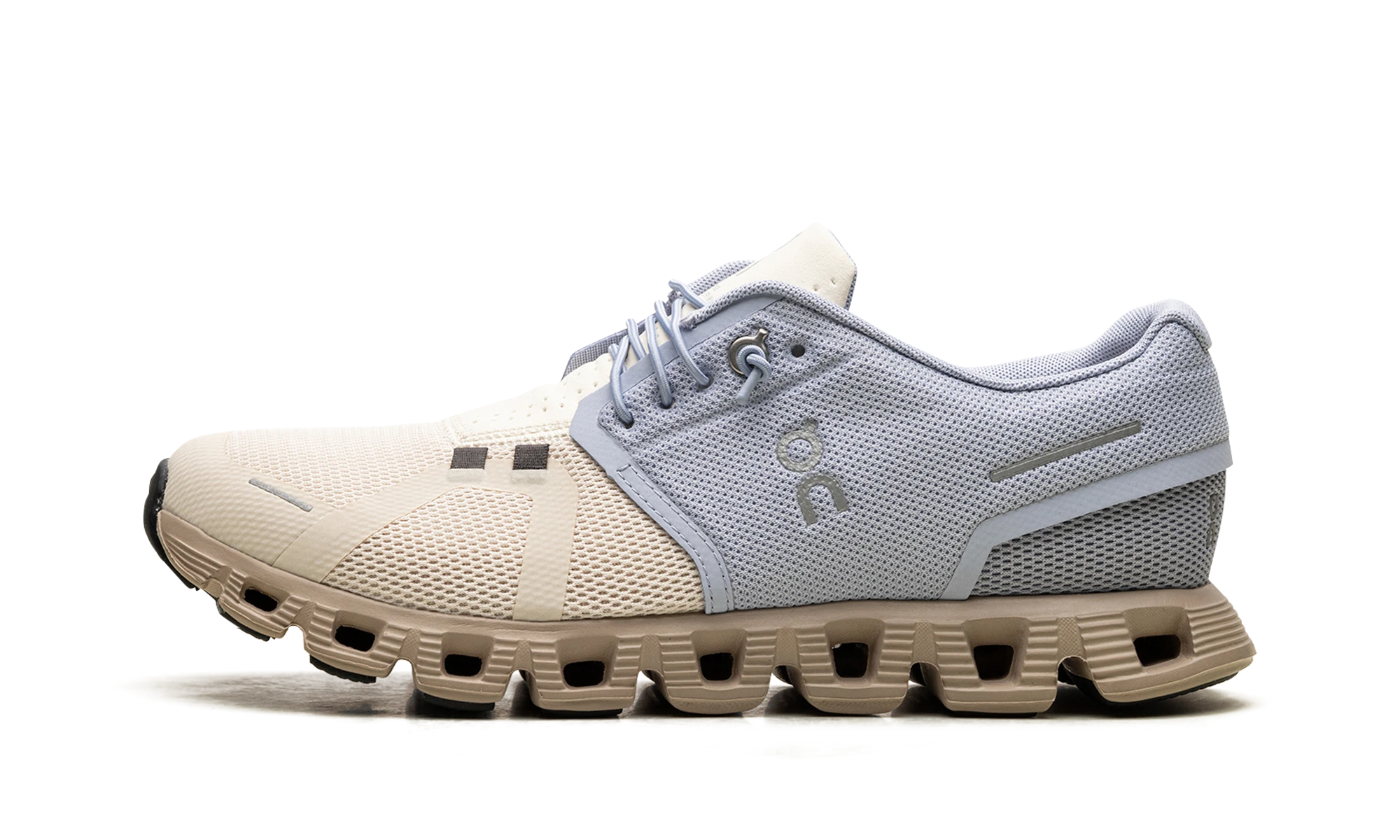 Detail of the inner side of the sneaker On Running Cloud 5 Nimbus Moon multicolore.