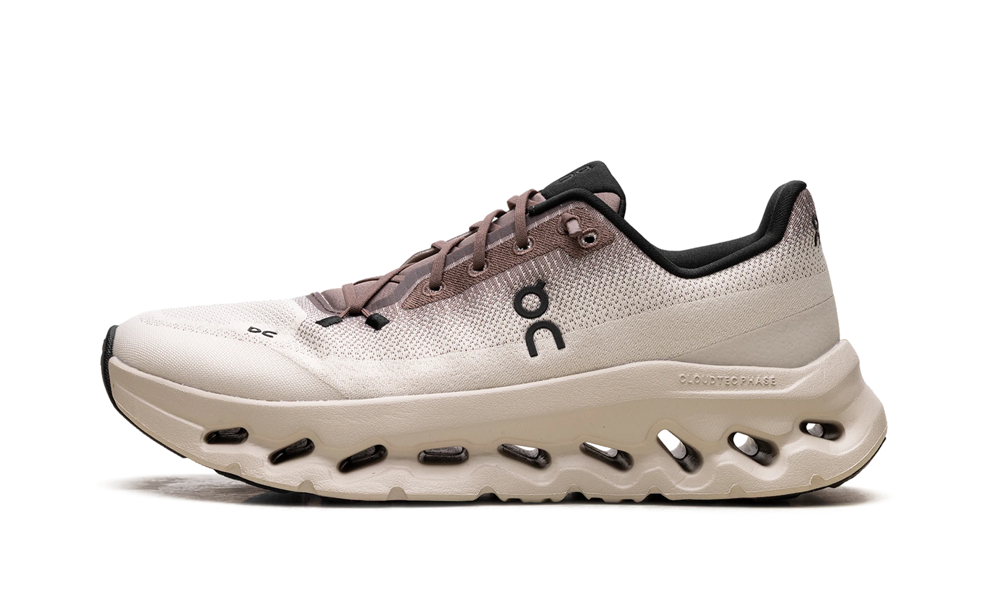 Detail of the inner side of the sneaker On Running Cloudtilt Clove Sand beige.