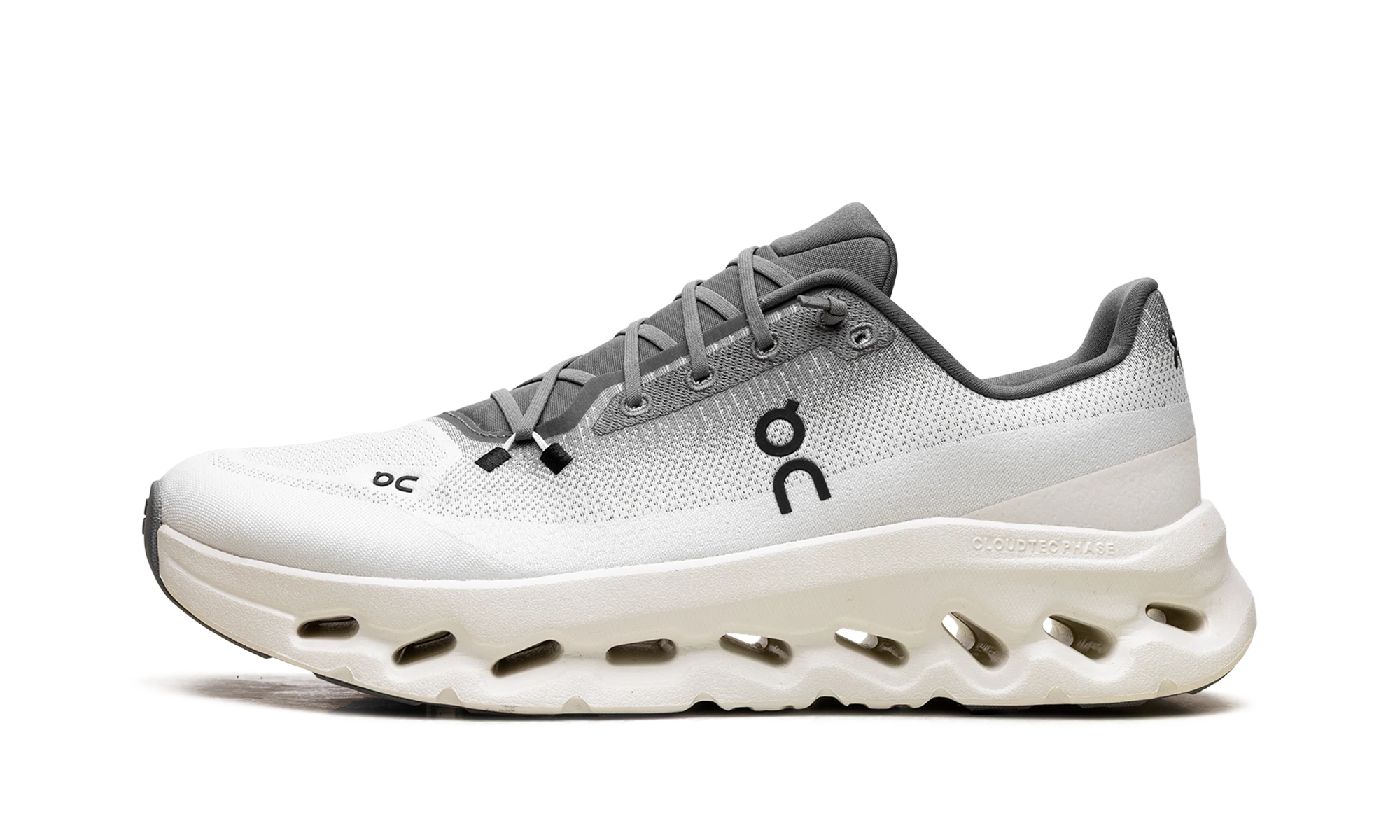 Detail of the inner side of the sneaker On Running Cloudtilt Rock Ivory blanc.