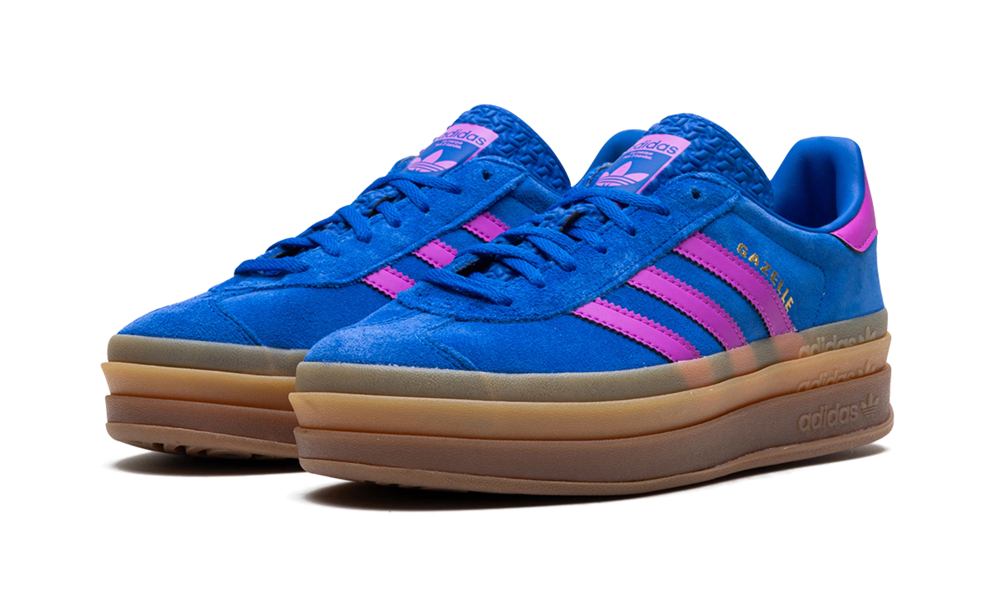 Detail of the inner side of the sneaker Adidas Gazelle Bold Bold Blue Lucid Pink (IG4367) bleu, rose et marron.