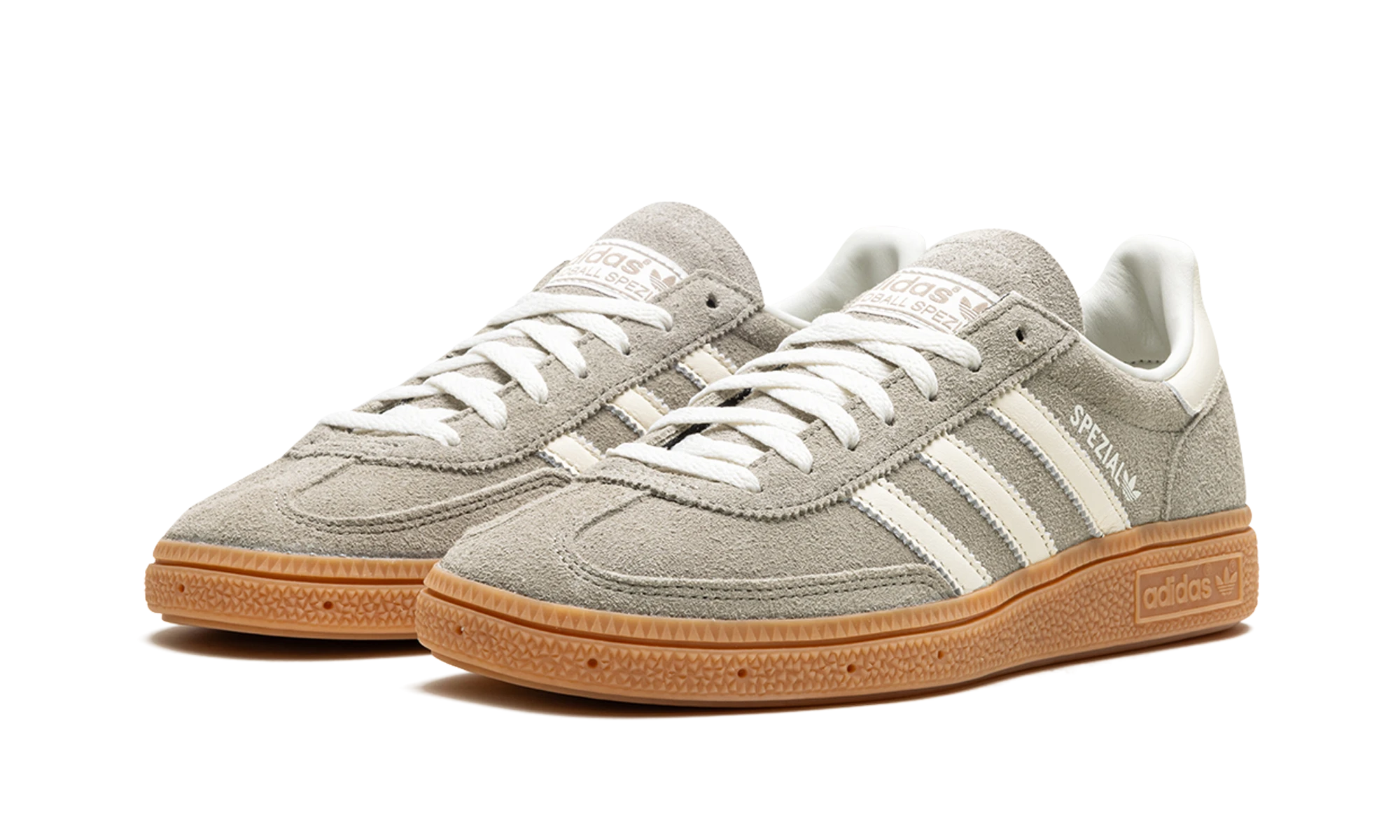 Detail of the inner side of the sneaker Adidas Handball Spezial Silver Pebble (IG1966) argent, blanc et marron.
