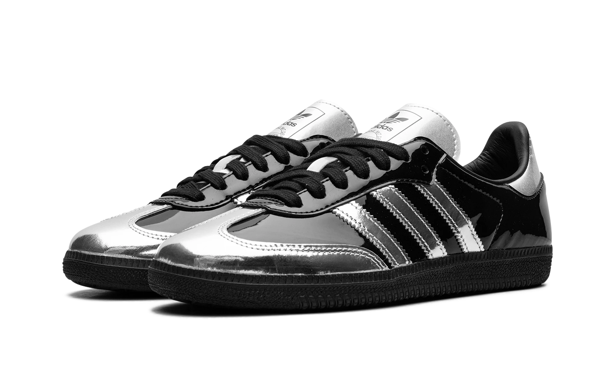 Dettaglio del lato interno della scarpa Adidas Samba atmos Tuxedo (IH3364) noir et argent.