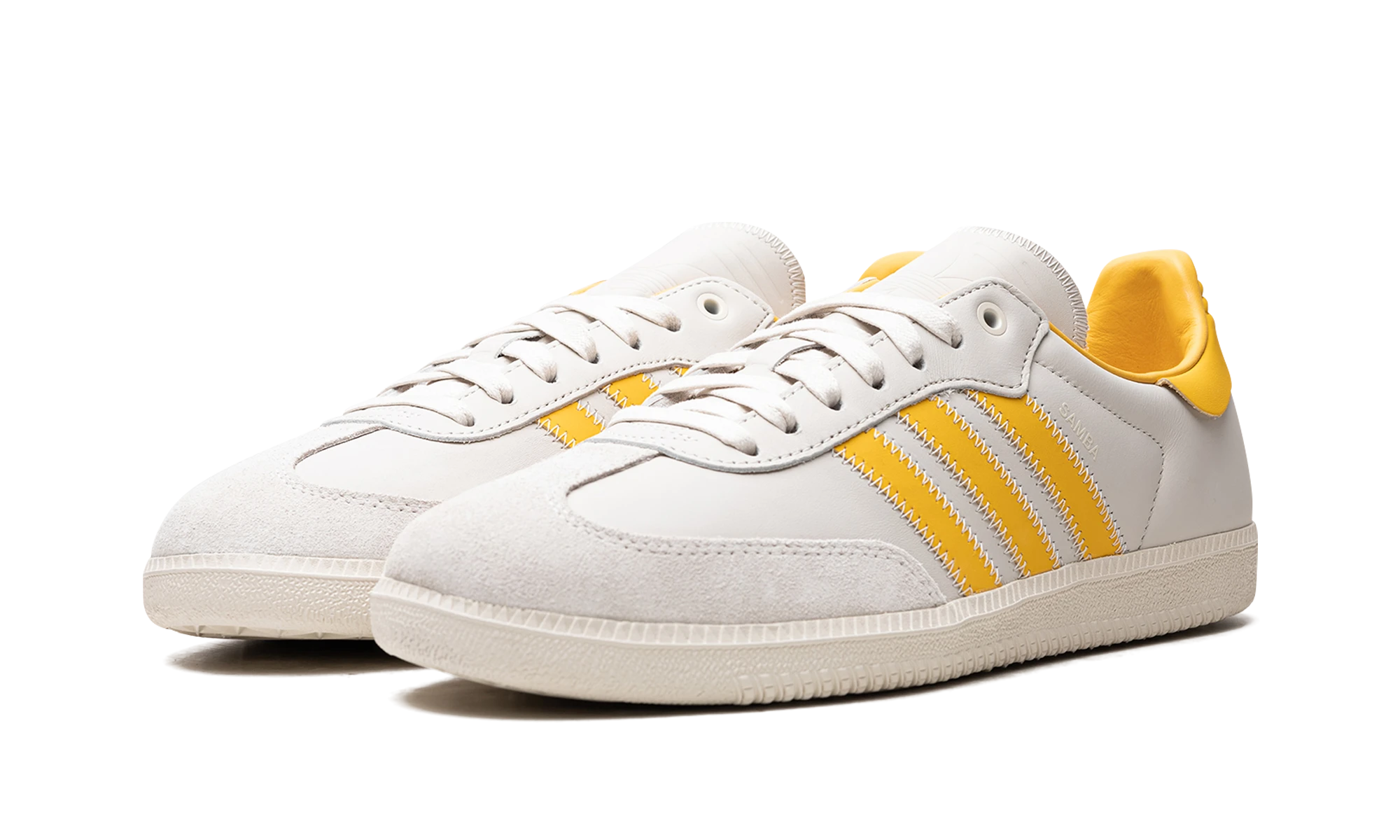 Dettaglio del lato interno della scarpa Adidas Samba Humanrace Bold Gold (ID9068) or.