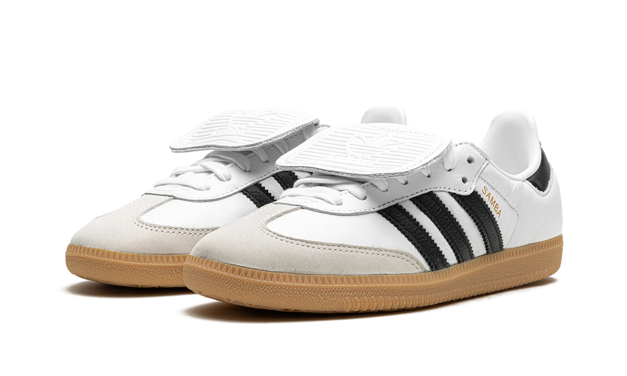 Detail of the inner side of the sneaker Adidas Samba LT Cloud White Core Black Gum (IG4279) blanc, noir et or.