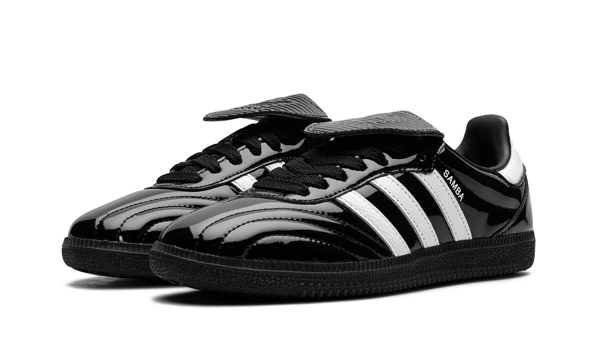 Detail of the inner side of the sneaker Adidas Samba LT Core Black Patent Leather (JI2707) noir et blanc.