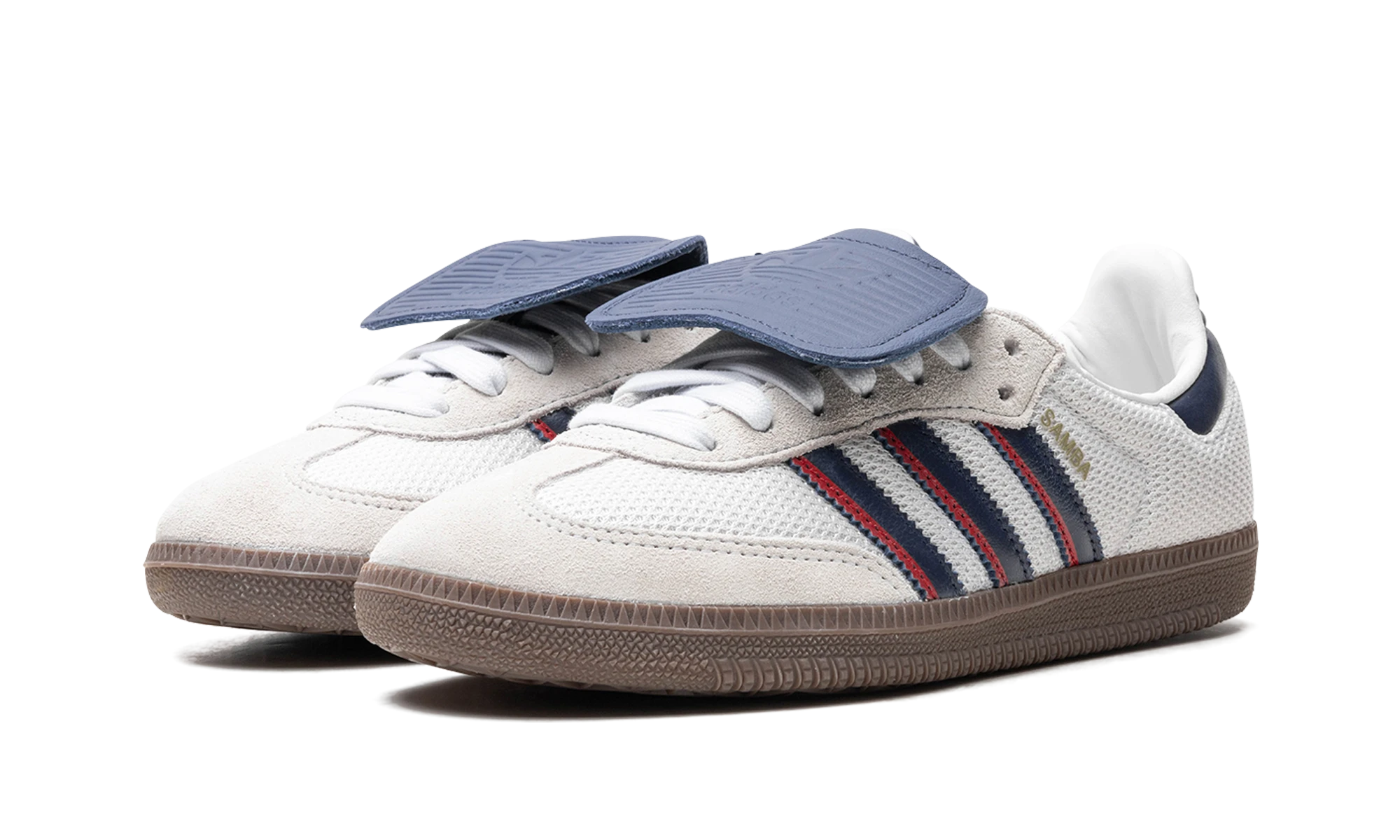 Detail of the inner side of the sneaker Adidas Samba LT Crystal White Dark Blue (IE9169) blanc, noir et bleu.