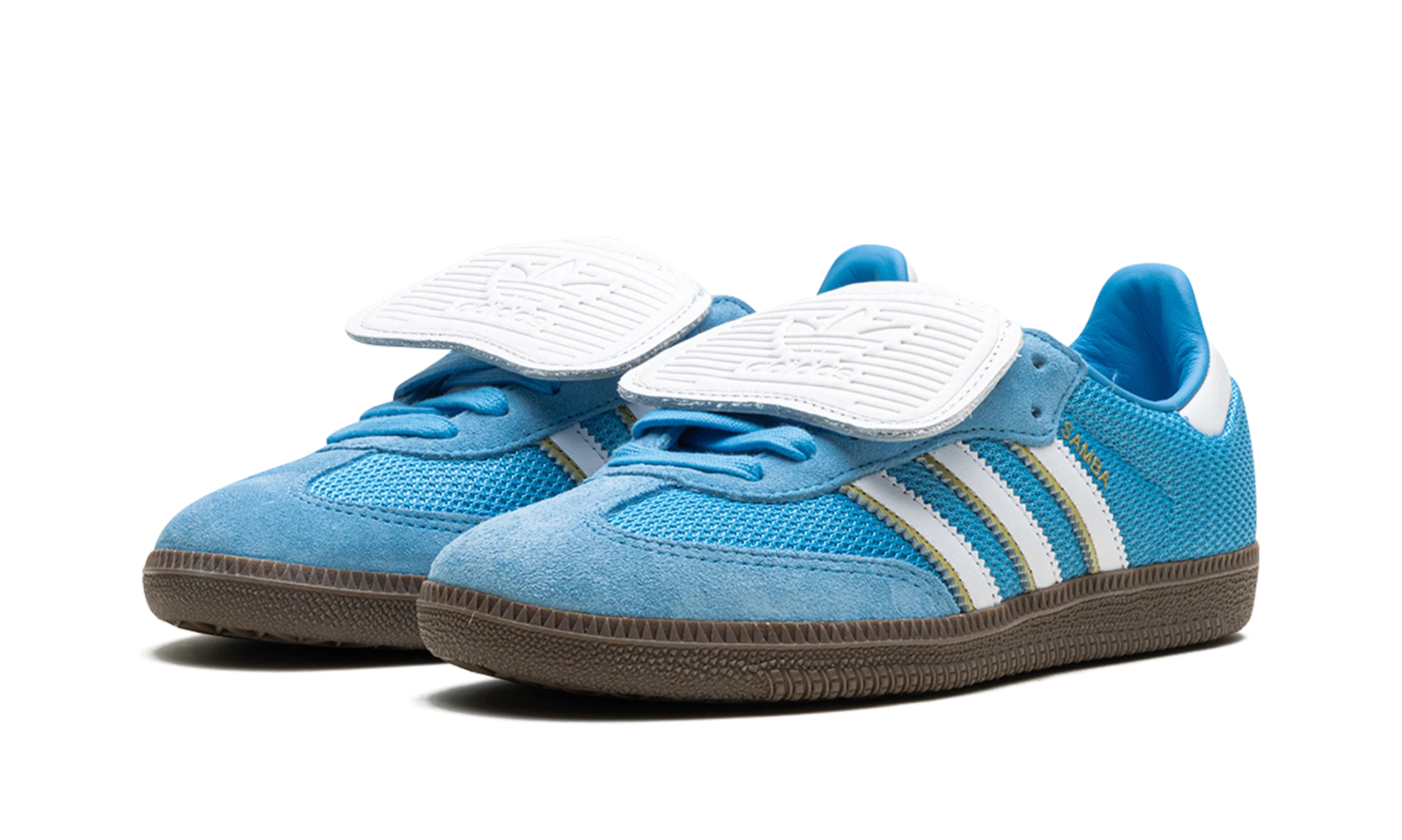 Detail of the inner side of the sneaker Adidas Samba LT Semi Blue Burst (IE9170) bleu, blanc et marron.