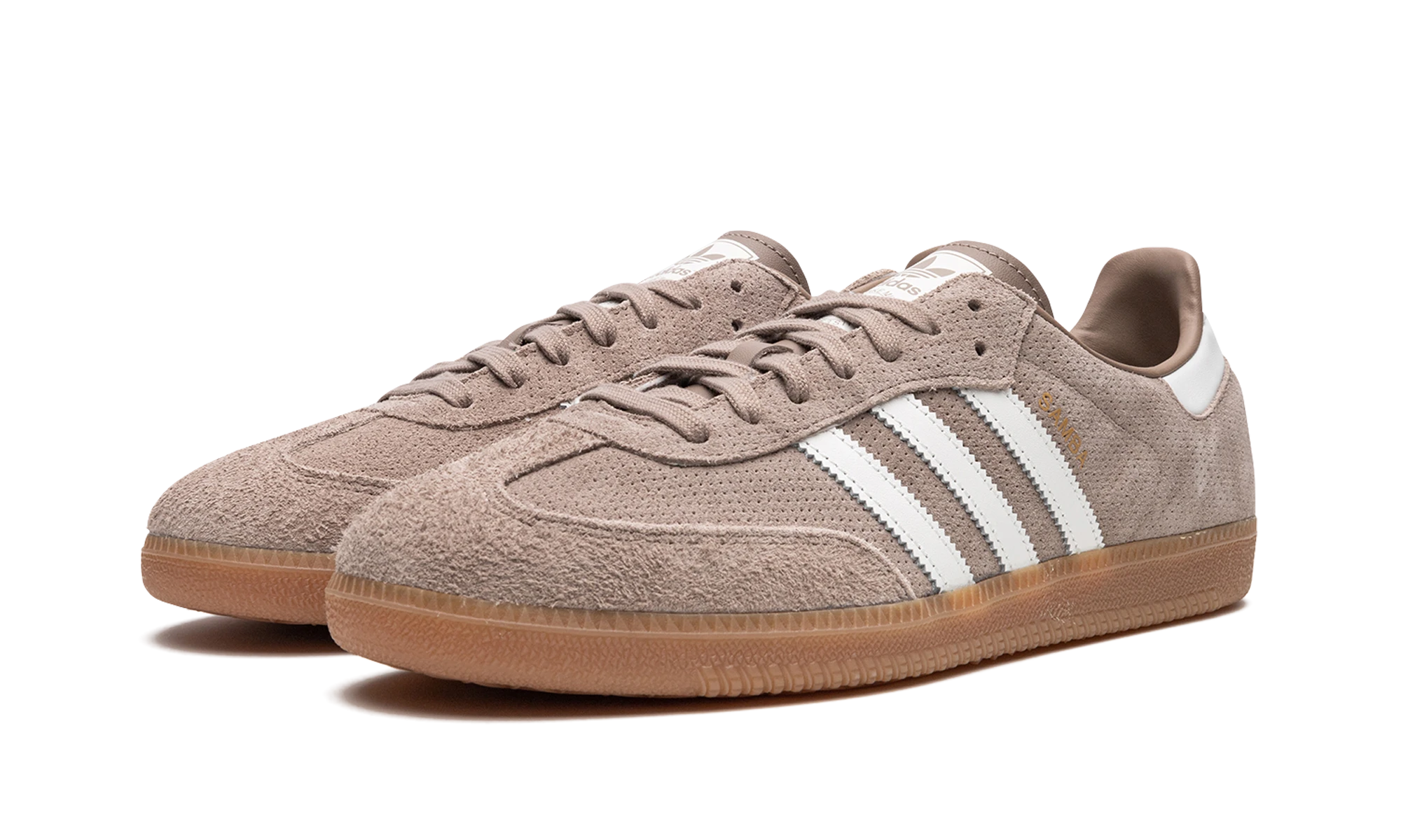Detail of the inner side of the sneaker Adidas Samba OG Chalky Brown Gum (HP7903) marron et blanc.