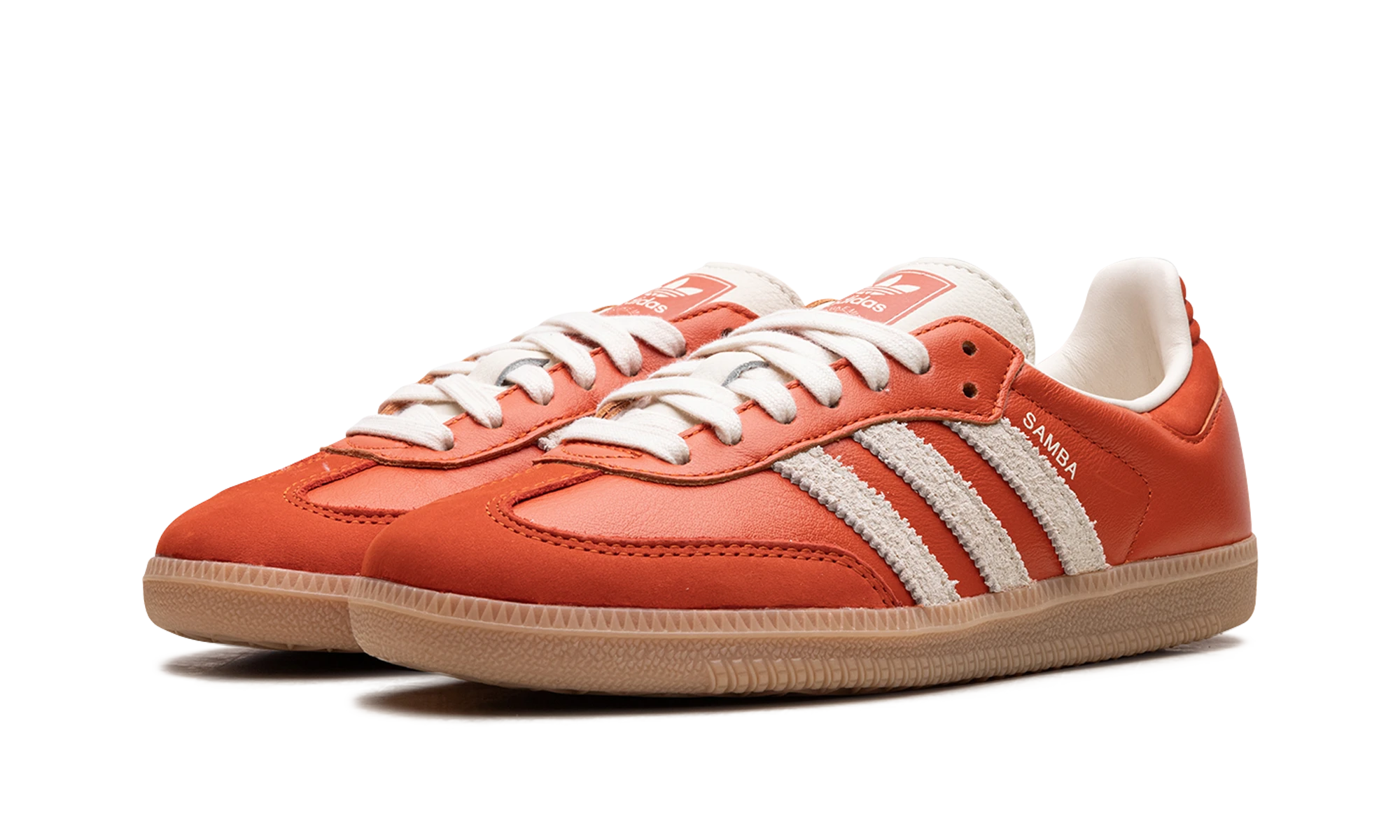 Detail of the inner side of the sneaker Adidas Samba OG Collegiate Orange Cream (JI2737) orange, beige et blanc.