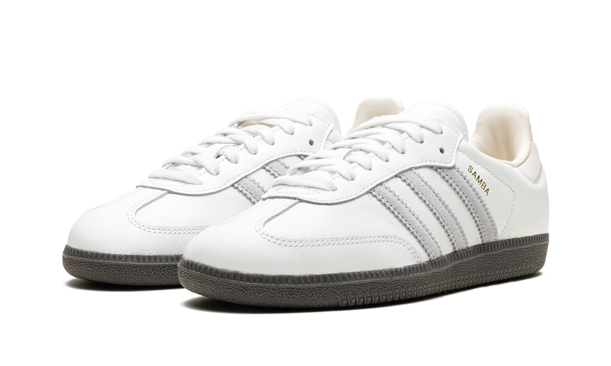 Detail of the inner side of the sneaker Adidas Samba OG Core White Grey (IH4880) blanc, gris et beige.