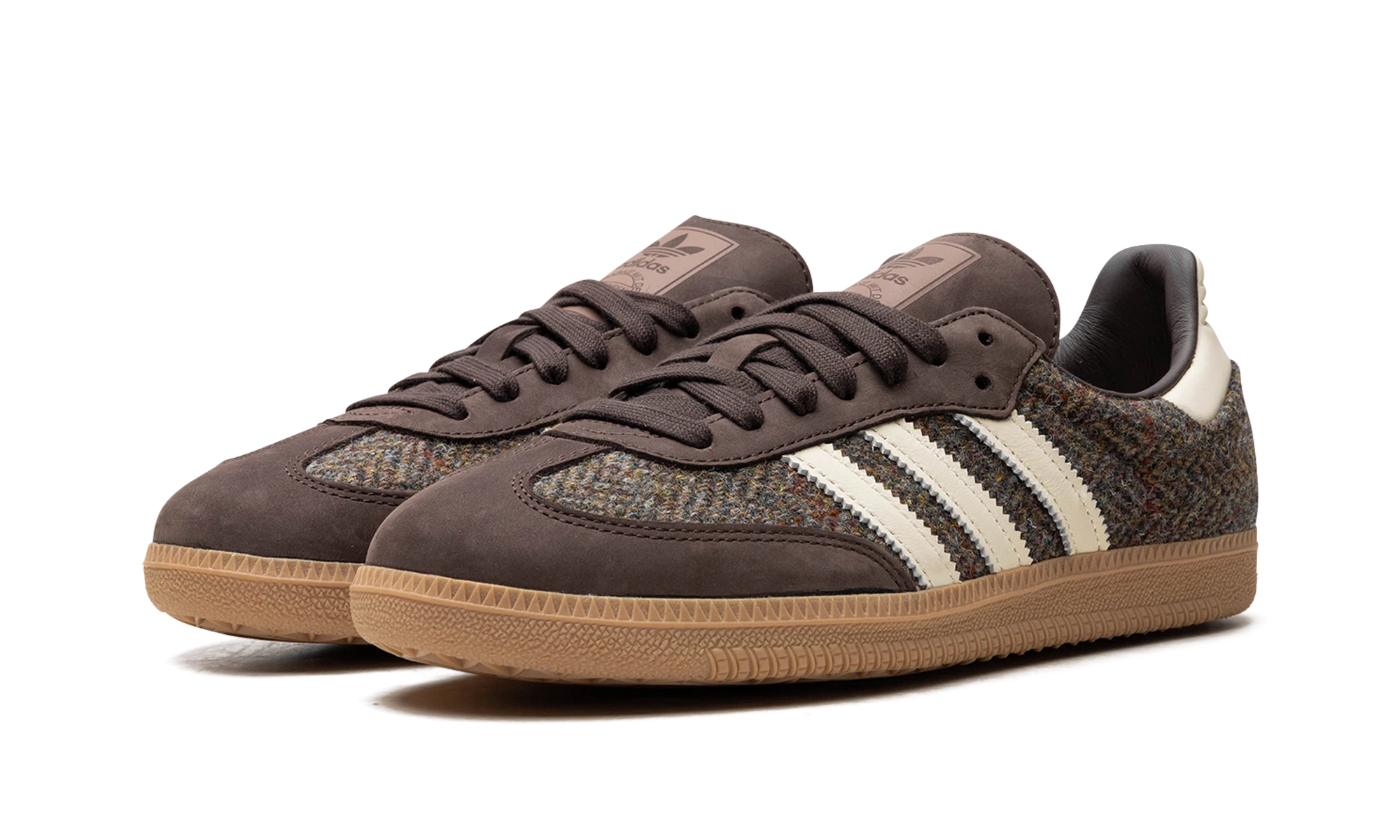 Detail of the inner side of the sneaker Adidas Samba OG Dark Brown Tweed (ID1450) noir, marron et beige.