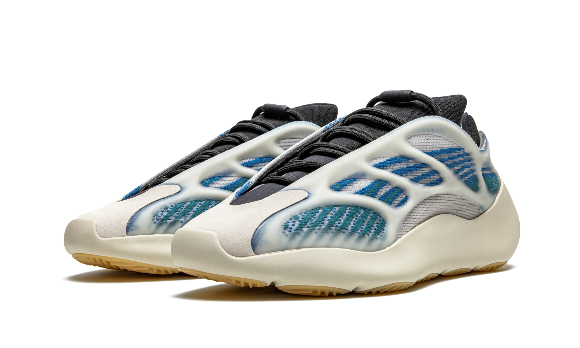 Detail of the inner side of the sneaker Adidas Yeezy 700 V3 Kyanite (GY0260) multicolore.