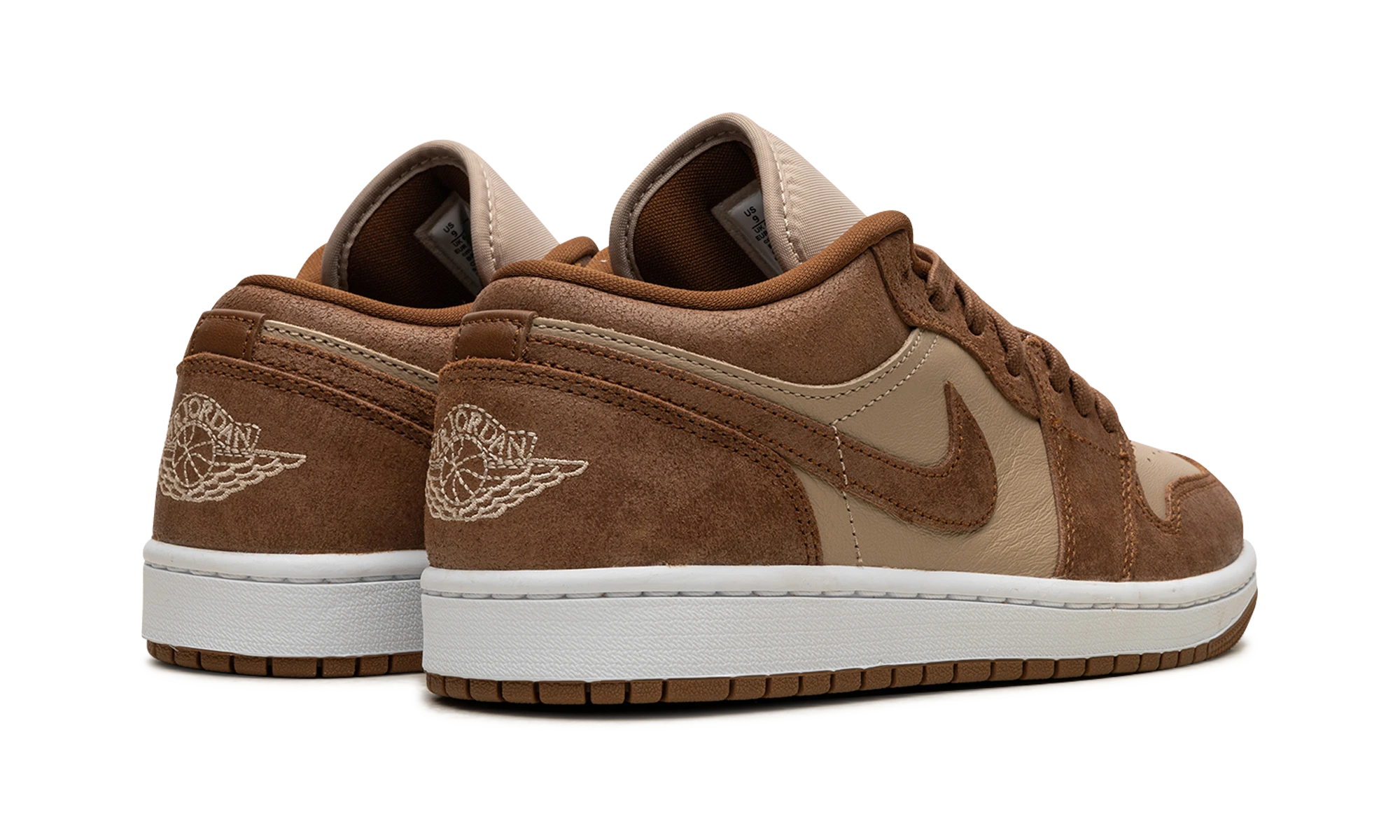 Vue arrière de la paire de sneakers Air Jordan Jordan 1 Low SE Legend Coffee neuve et authentique.