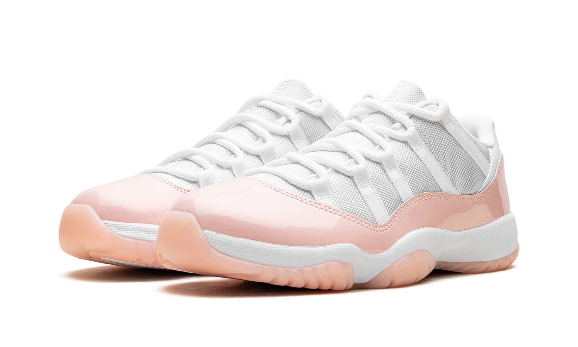 Detail der Innenseite des sneaker Air Jordan Jordan 11 Retro Low Legend Pink (AH7860-160) blanc et rose.