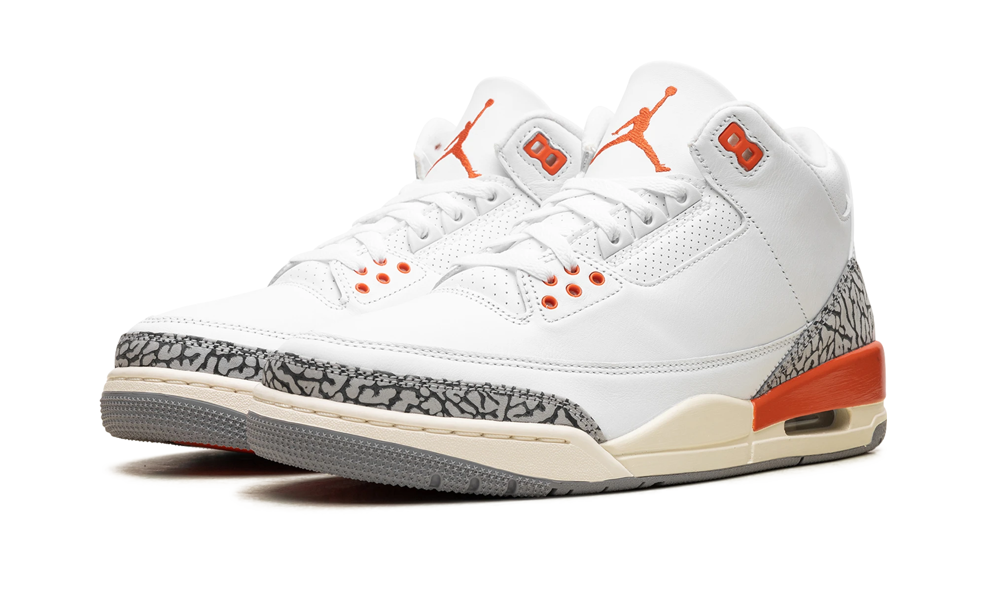Detail of the inner side of the sneaker Air Jordan Jordan 3 Retro Georgia Peach (CK9246-121) blanc, beige et gris.