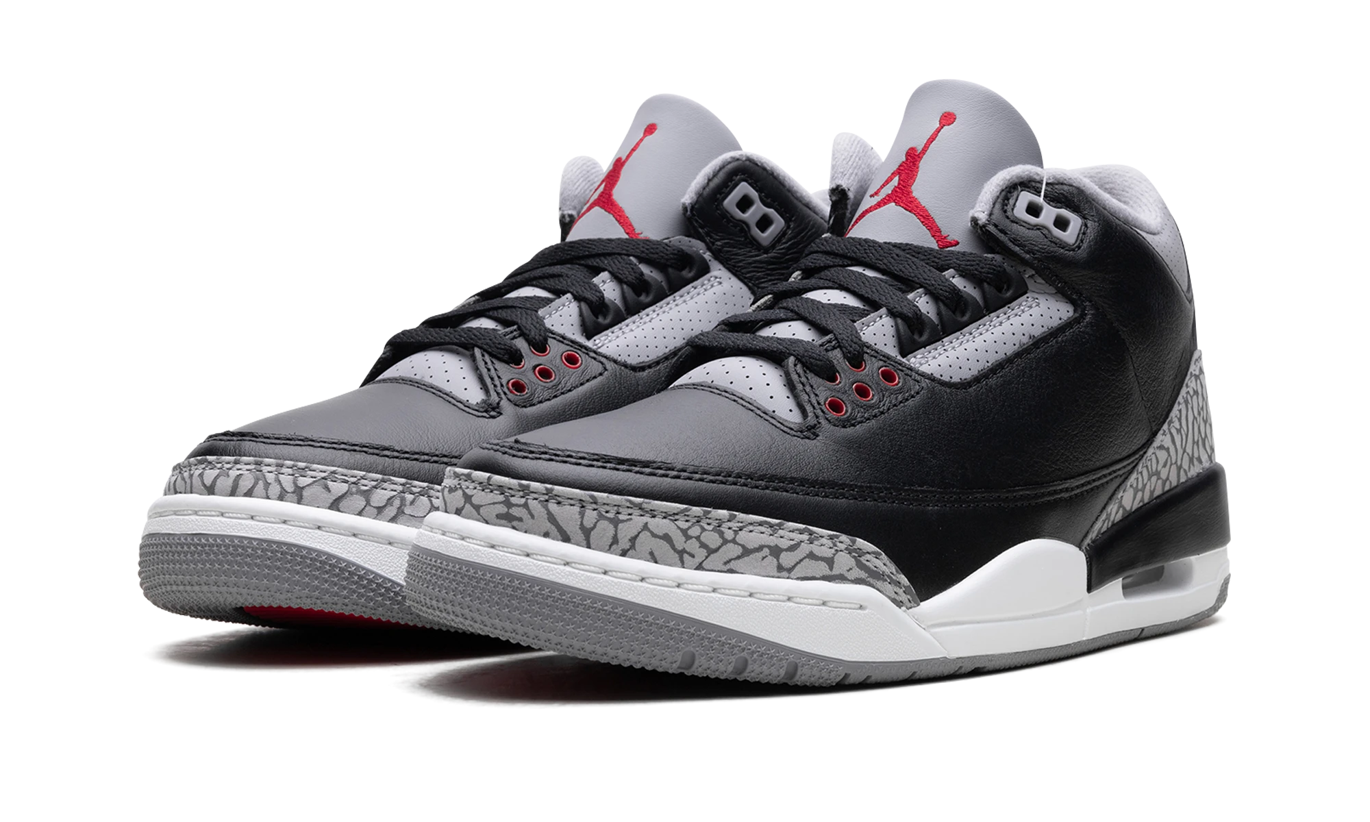 Detail of the inner side of the sneaker Air Jordan Jordan 3 Retro OG Black Cement (DN3707-010) noir, rouge et gris.