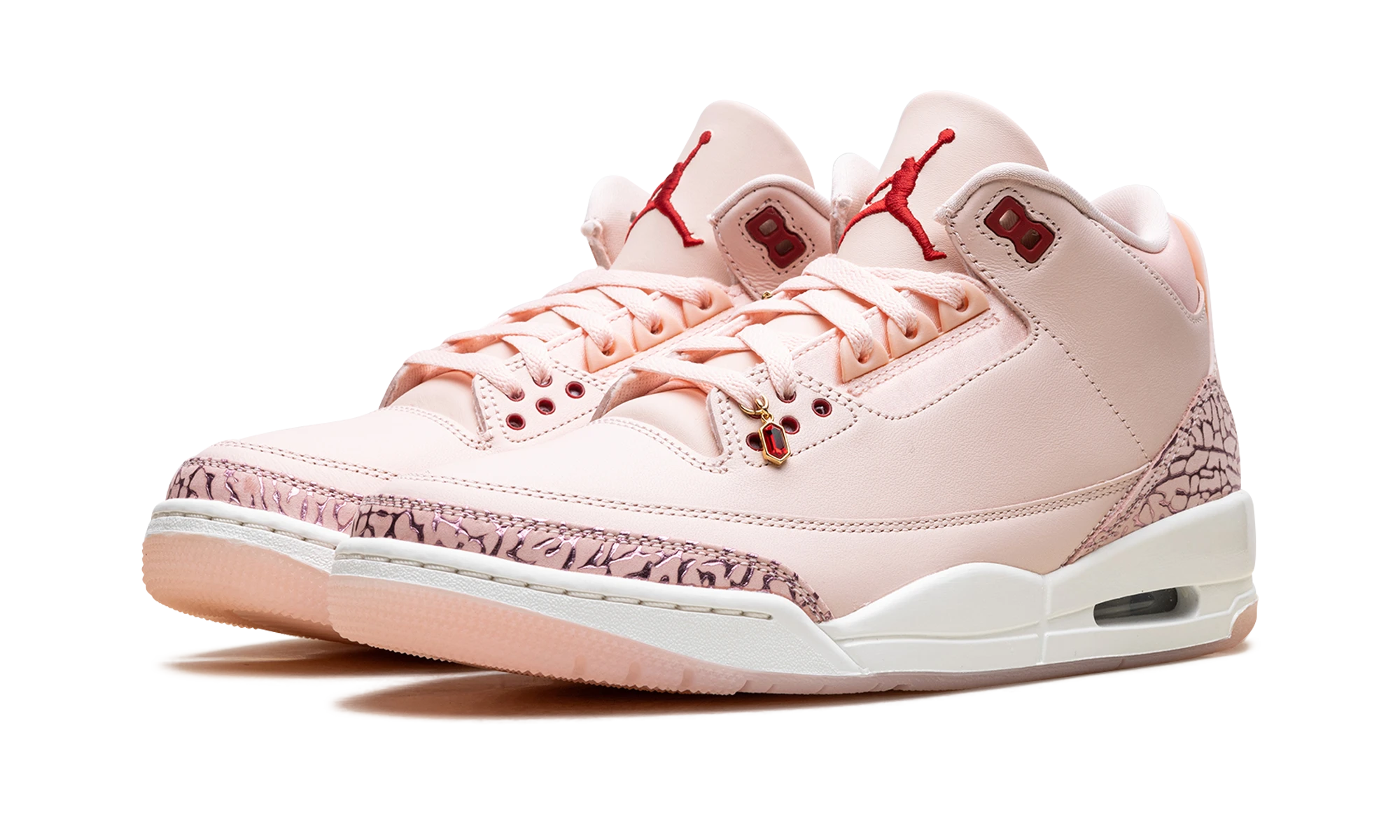 Detail of the inner side of the sneaker Air Jordan Jordan 3 Retro Valentine's Day Treat Yourself (HJ0178-600) rose, rouge et beige.