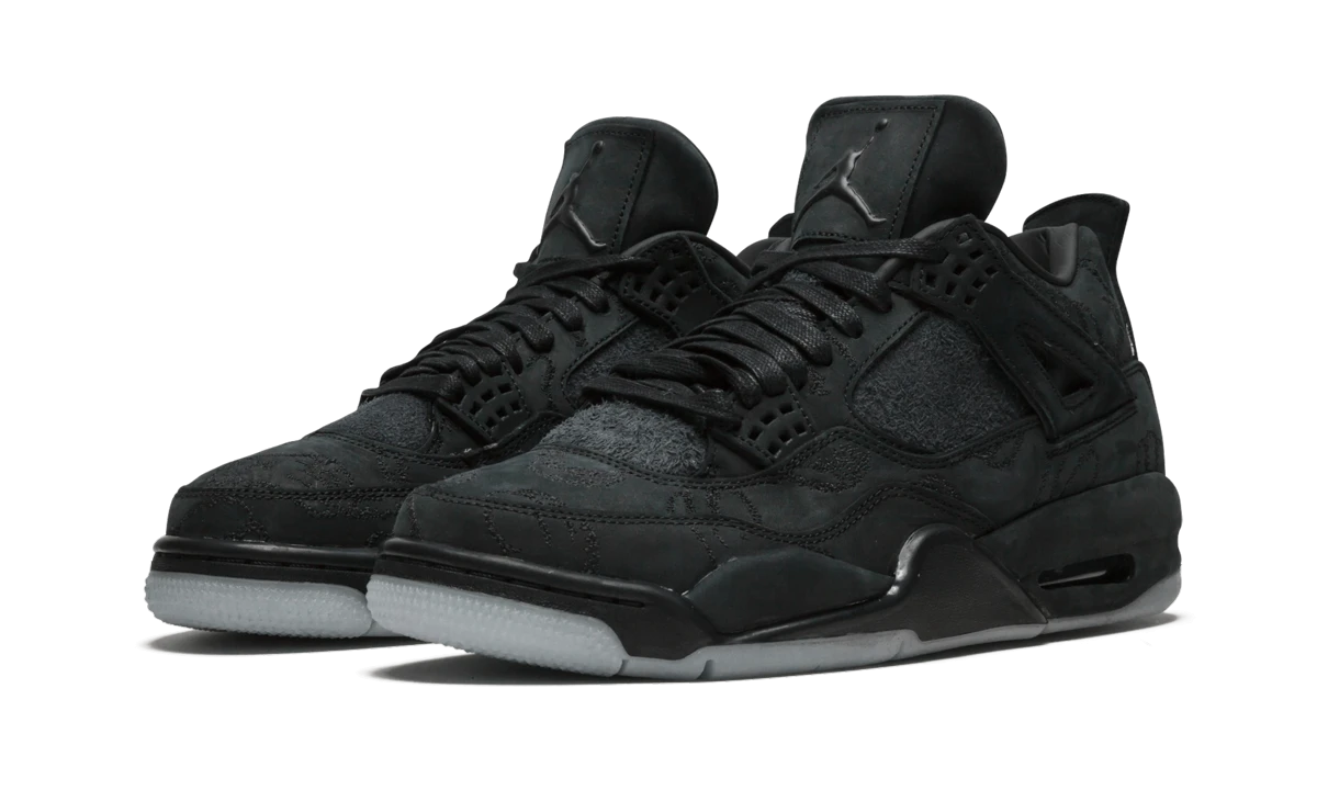 Detail der Innenseite des sneaker Air Jordan Jordan 4 Retro Kaws Black (930155-001) noir.