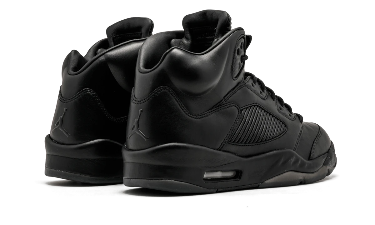 Para sneakersy Air Jordan Jordan 5 Retro Premium Triple Black (881432-010) – nowych i autentycznych z oryginalnym pudełkiem.