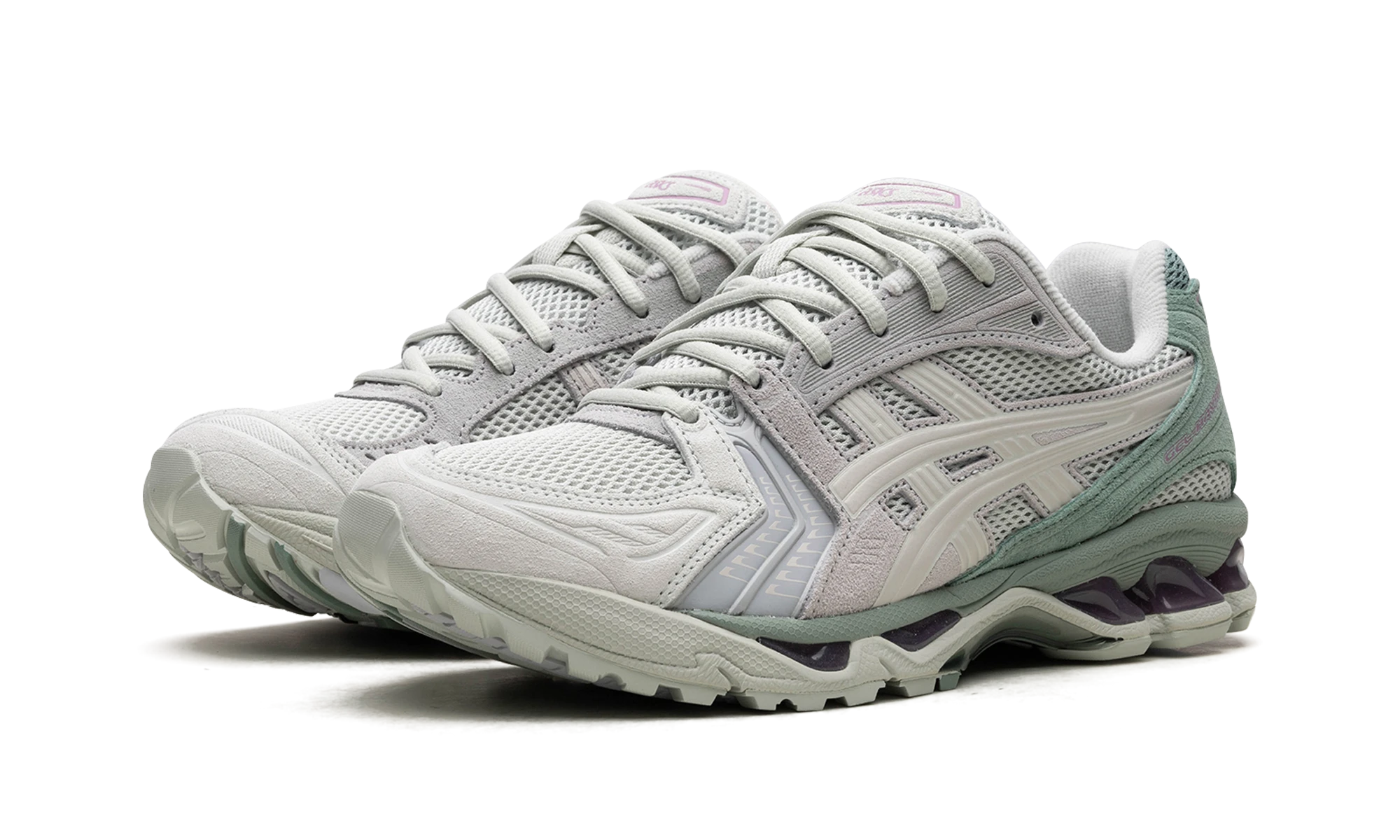 Detail of the inner side of the sneaker ASICS Gel-Kayano 14 Light Sage Smoke Grey (1201A161-023) gris.