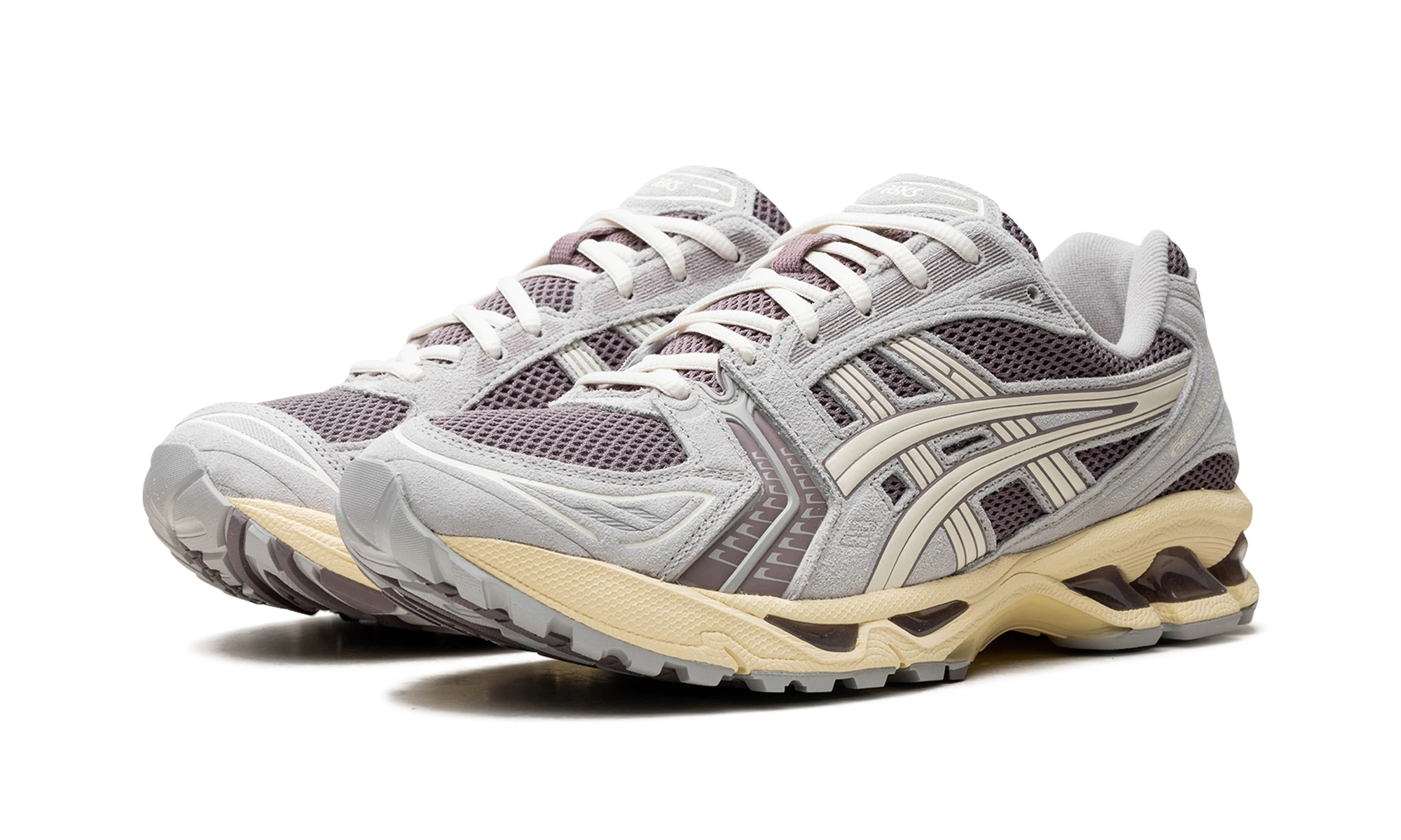 Detail of the inner side of the sneaker ASICS Gel-Kayano 14 Mauve Grey Cream (1203A540-500) rose, gris et beige.