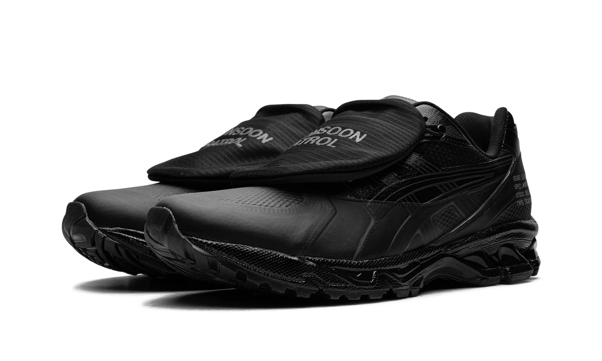 Detail of the inner side of the sneaker ASICS Gel-Kayano 14 SBTG x Limited Edt Monsoon Patrol Black (1201A975-001) noir.