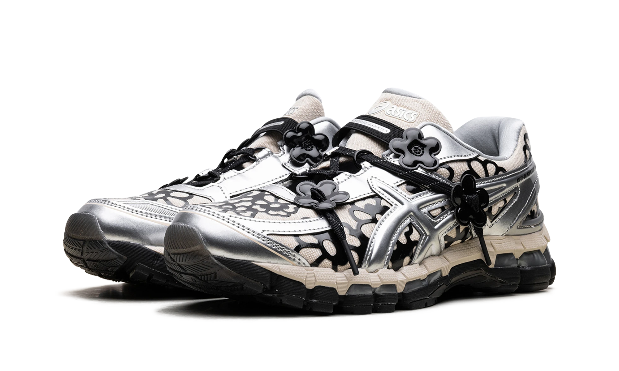 Detalj unutarnje strane tenisica ASICS Gel-Kayano 20 Cecilie Bahnsen Vanilla Pure Silver (1203A984-250) argent.