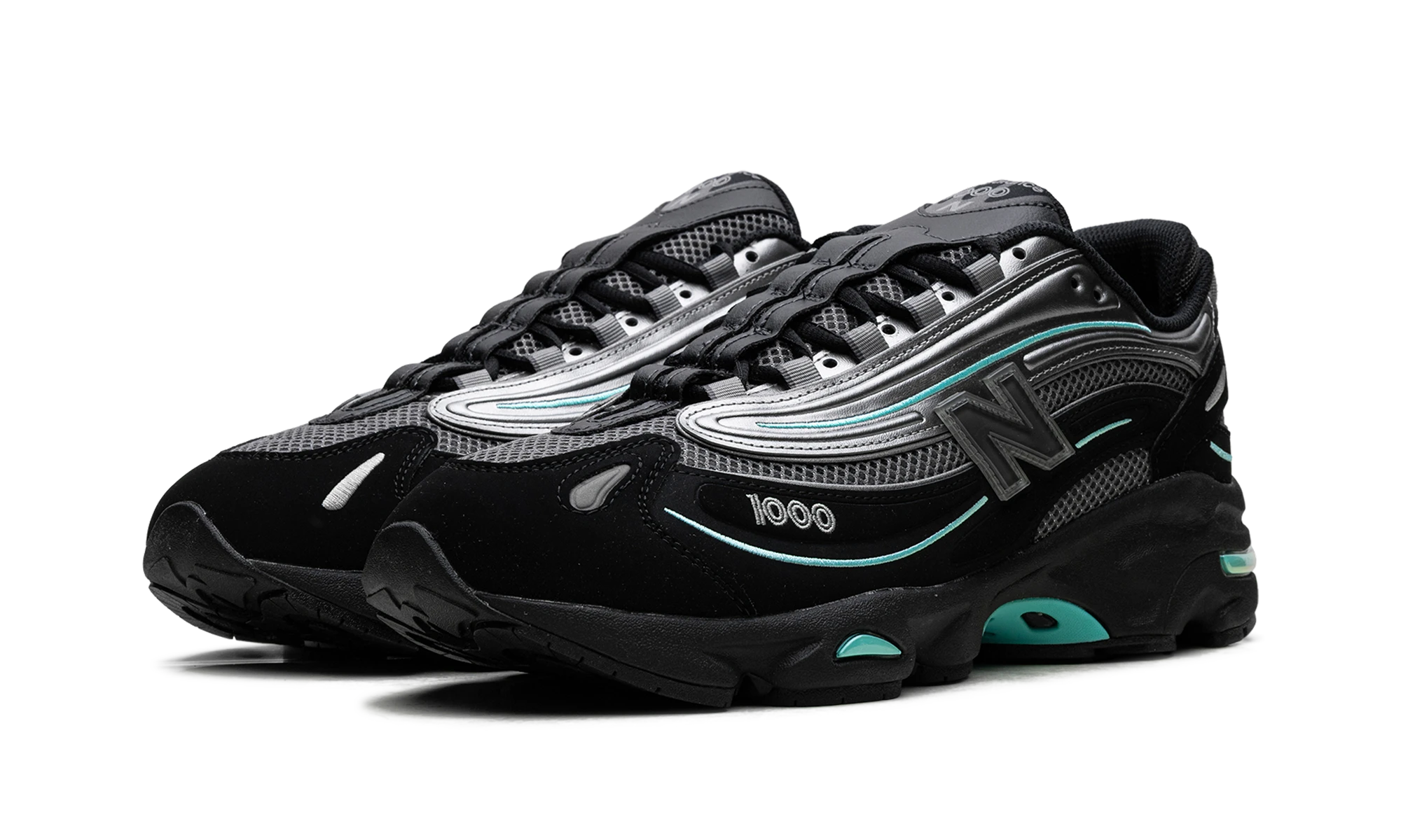 Detail van de binnenkant van de sneaker New Balance 1000 Black Teal (M1000JR) noir et bleu.