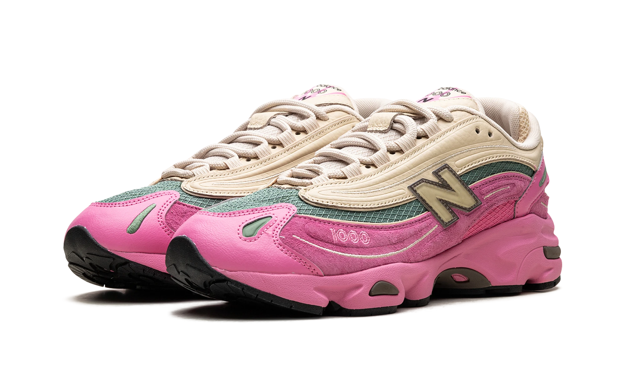 Detail van de binnenkant van de sneaker New Balance 1000 Real Pink Sandstone (M1000MC) rose.