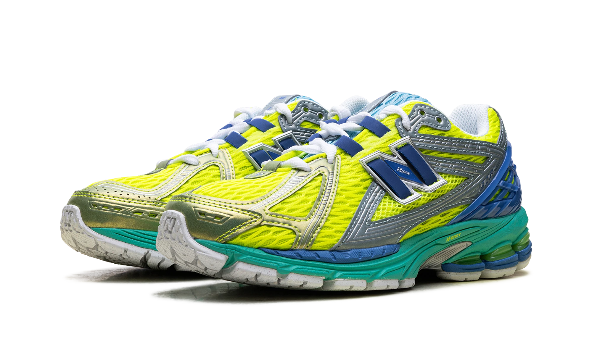 Detail of the inner side of the sneaker New Balance 1906R Alkaline Green Blue Bird (U19063EN) vert et bleu.