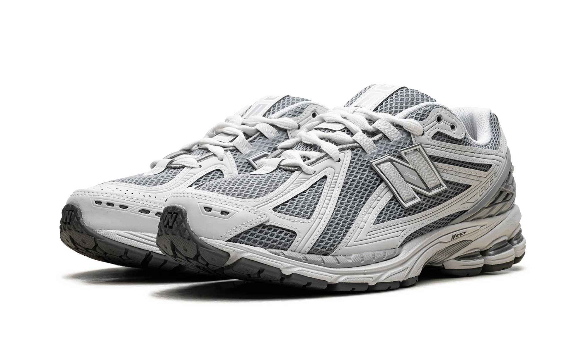 Detail of the inner side of the sneaker New Balance 1906R Grey Matter Silver Metallic (U1906RSB) gris et argent.