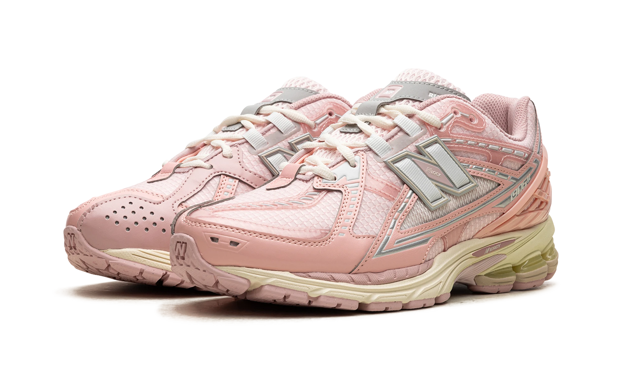Detail vnútornej strany teniska New Balance 1906R Lunar New Year Pink (M1906NLN) rose.