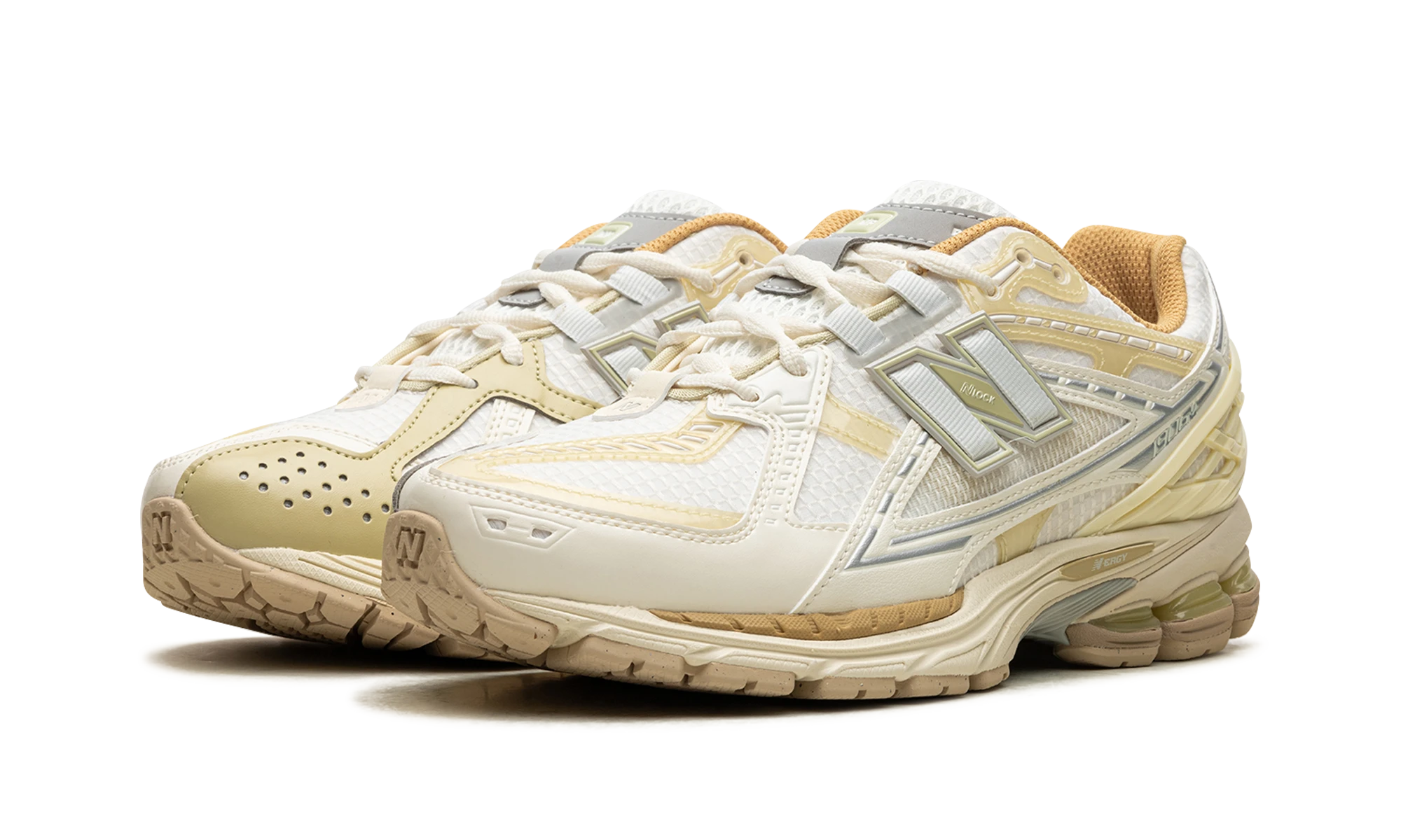 Detail vnútornej strany teniska New Balance 1906R Lunar New Year White (M1906NLY) blanc.