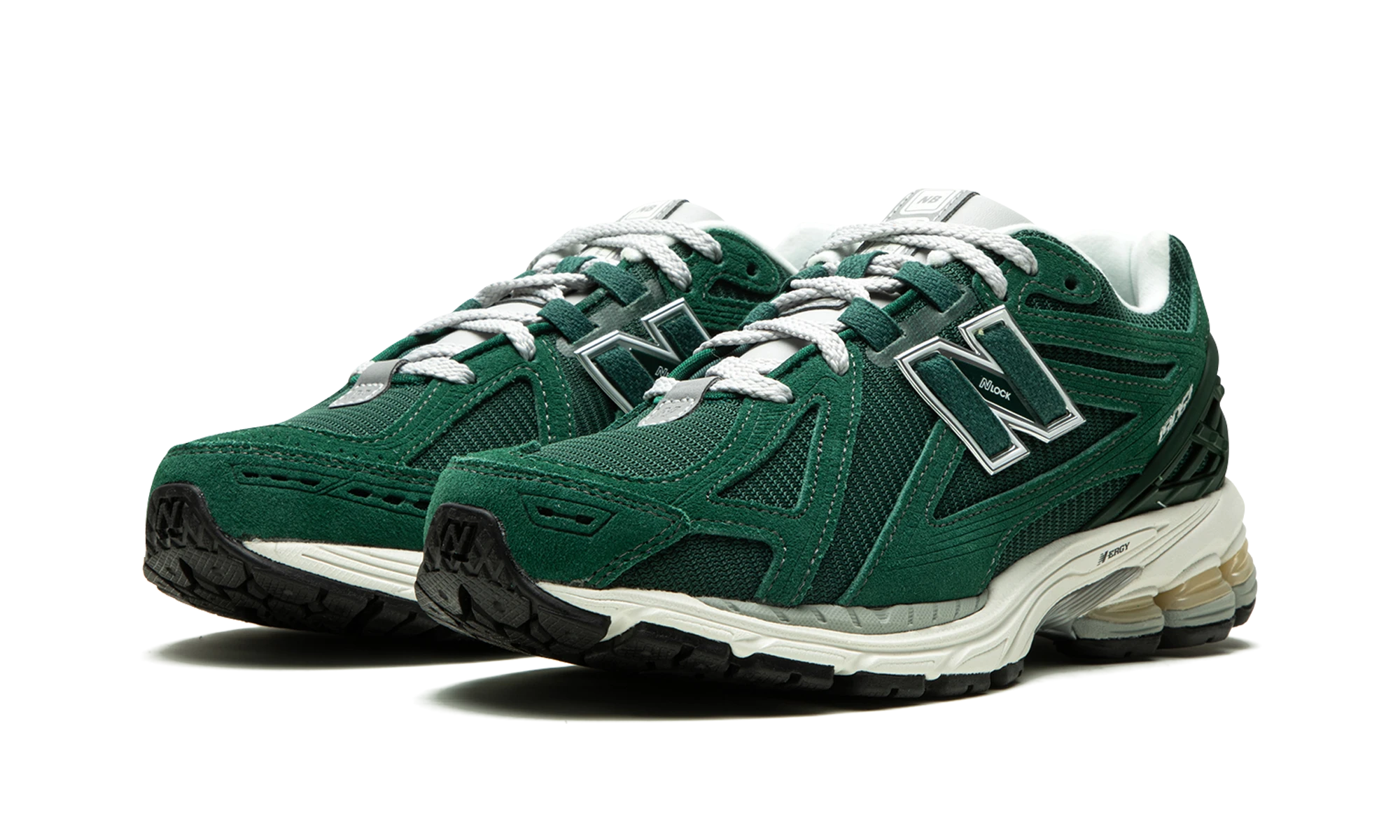 Detail of the inner side of the sneaker New Balance 1906R Nightwatch Green (M1906RX) vert, blanc et gris.