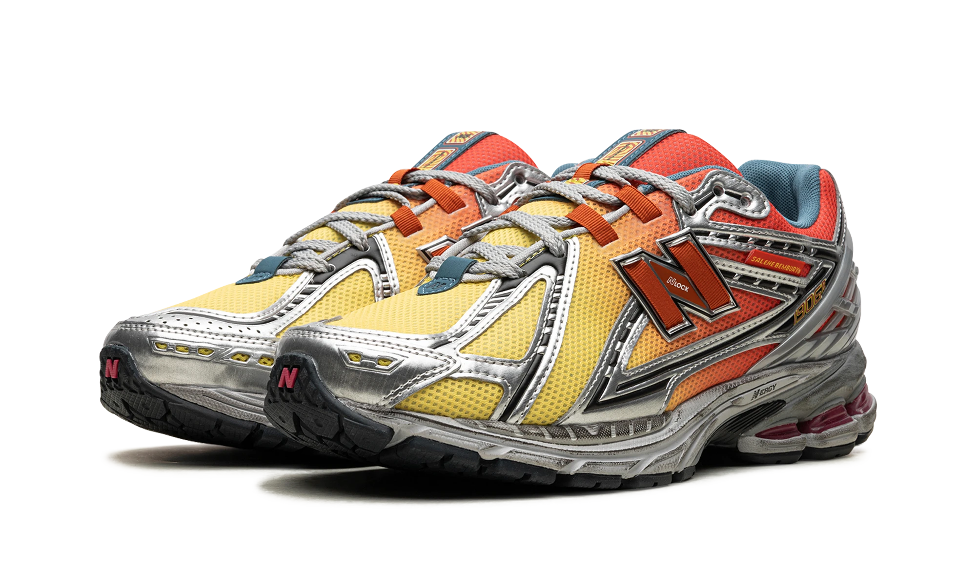 Detail vnútornej strany teniska New Balance 1906R Salehe Bembury Heat Be Hot Lava (M1906RHJ) orange, jaune et argent.
