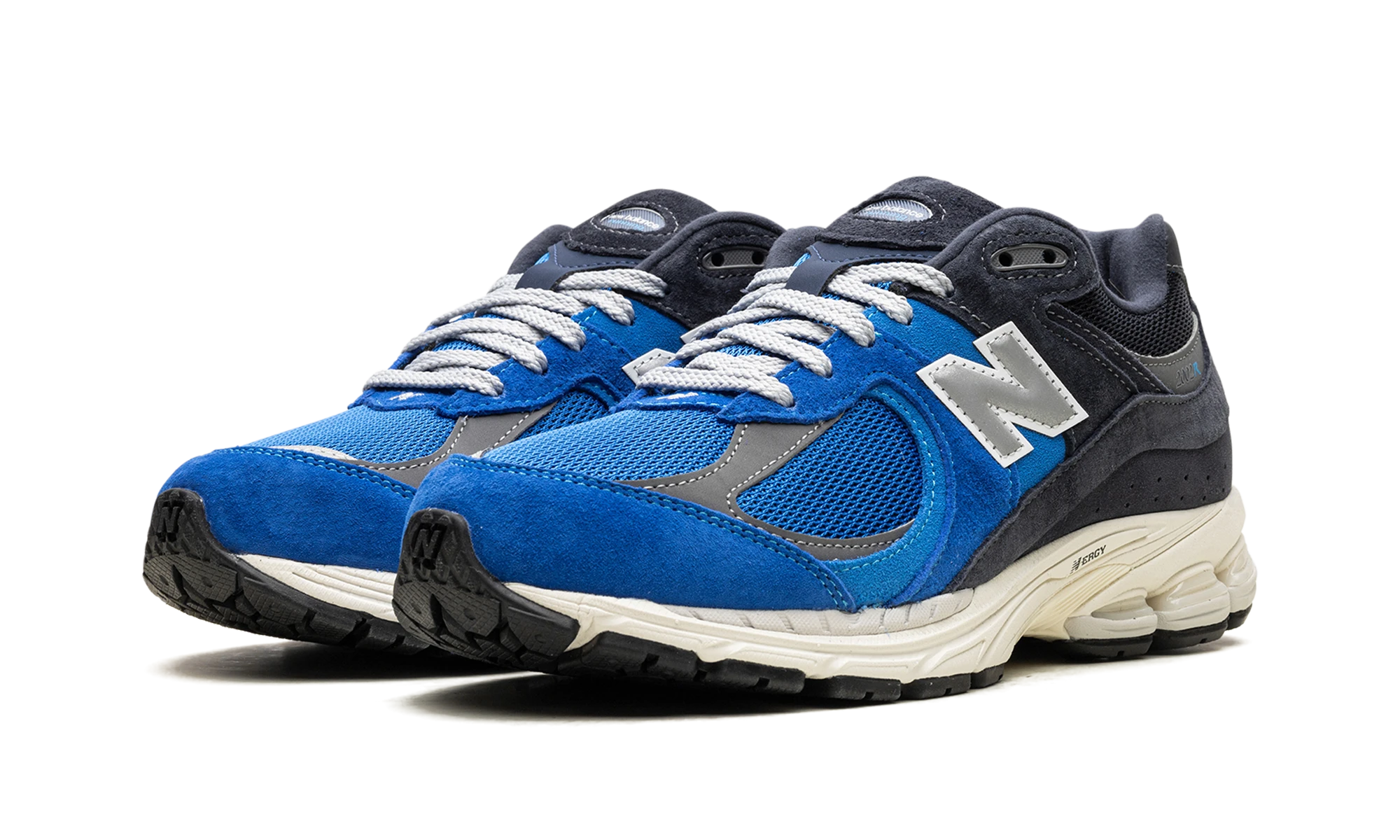 Detail of the inner side of the sneaker New Balance 2002R Blue Oasis (M2002RPB) bleu et gris.