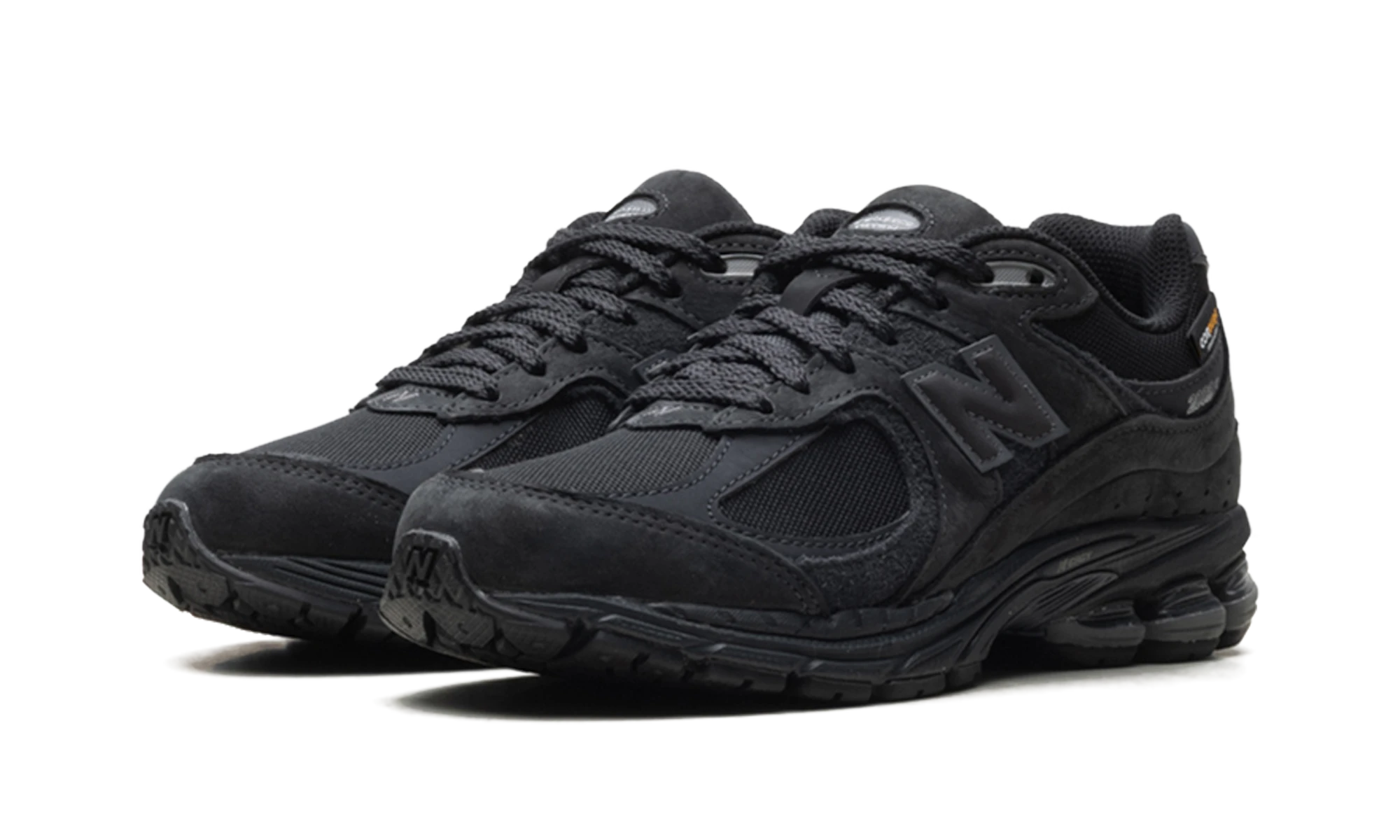 Detail of the inner side of the sneaker New Balance 2002R Cordura Phantom Black (M2002RPJ) noir.