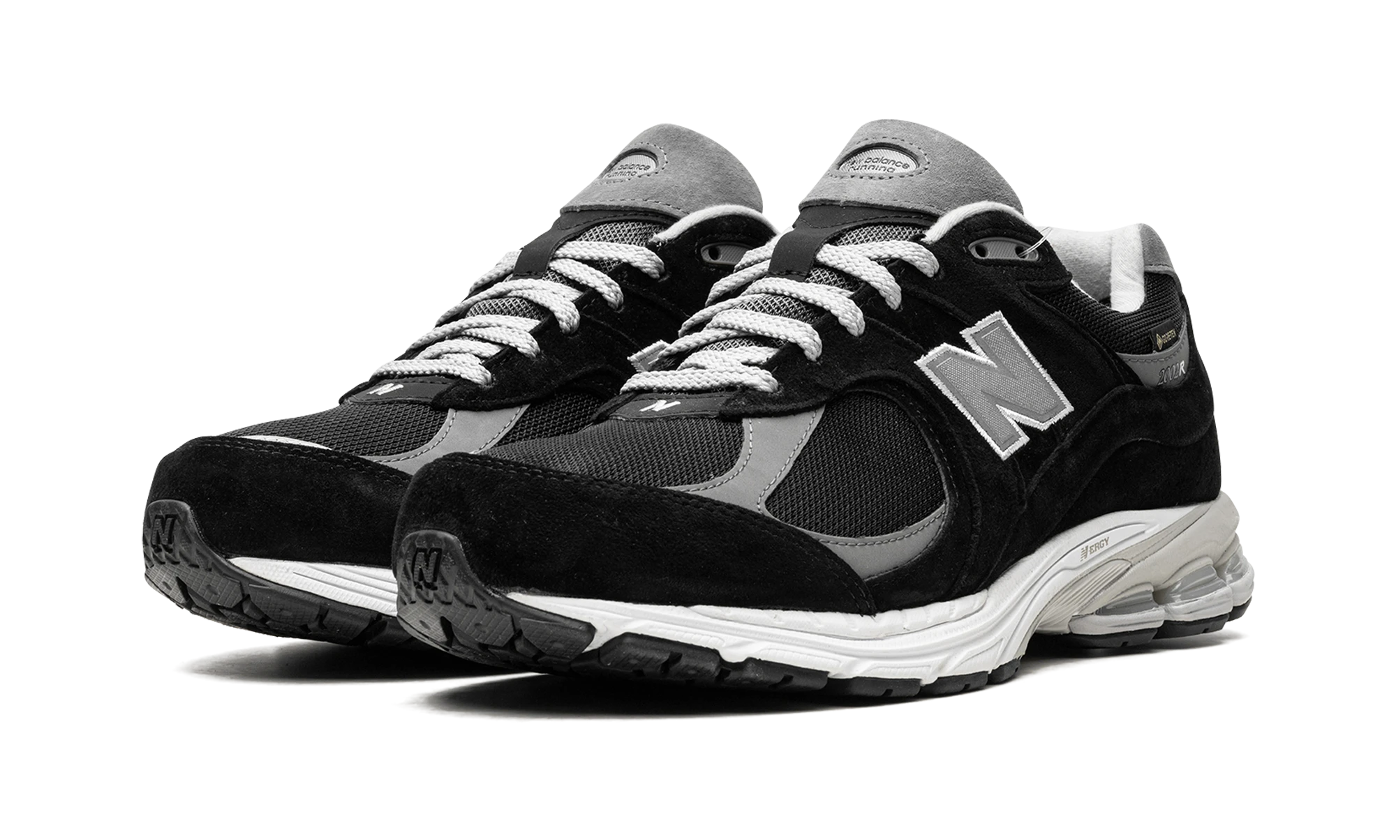 Szczegół wewnętrznej strony sneakersy New Balance 2002R Gore-Tex Black Castlerock (M2002RXD) noir et gris.